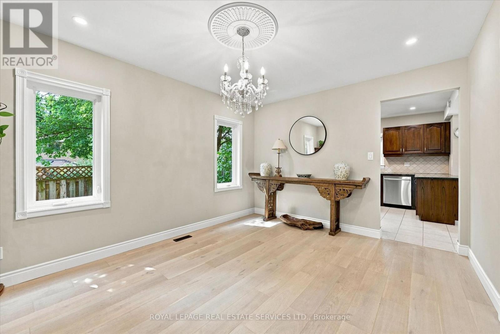1512 Princeton Crescent, Oakville, Ontario  L6H 4H4 - Photo 9 - W13683424