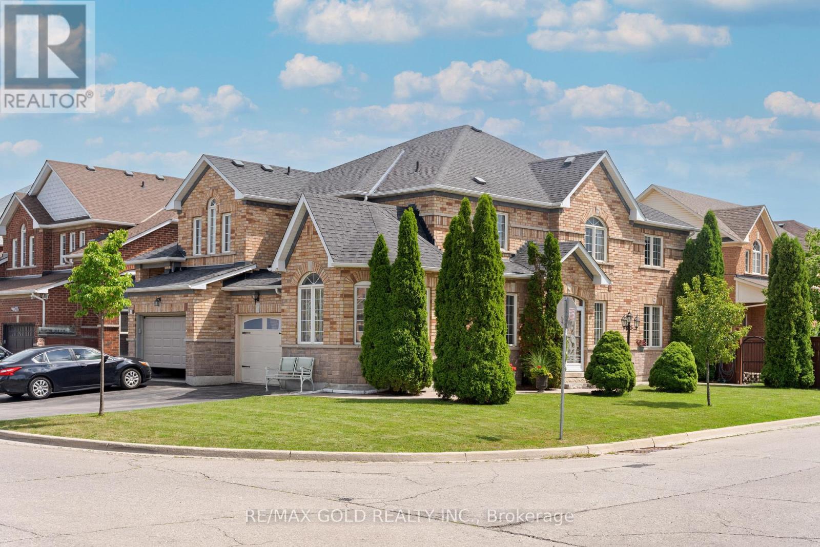 35 GORERIDGE CRESCENT, Brampton, Ontario