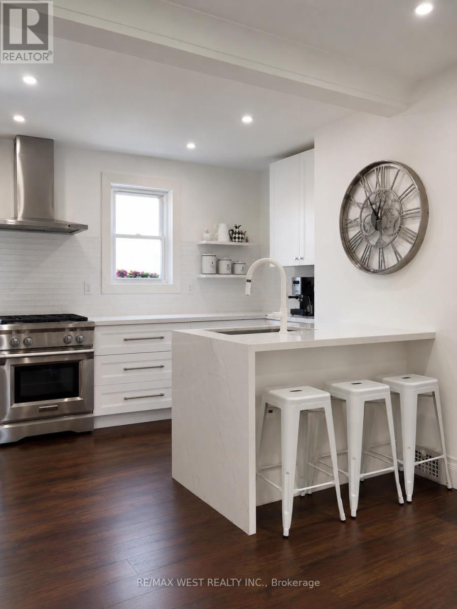 12 Brentwood Road S, Toronto, Ontario  M8Z 3N2 - Photo 5 - W13593578
