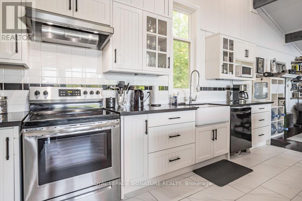 1127 Sunny Lake Road, Gravenhurst, Ontario  P1P 0G3 - Photo 12 - X13683246