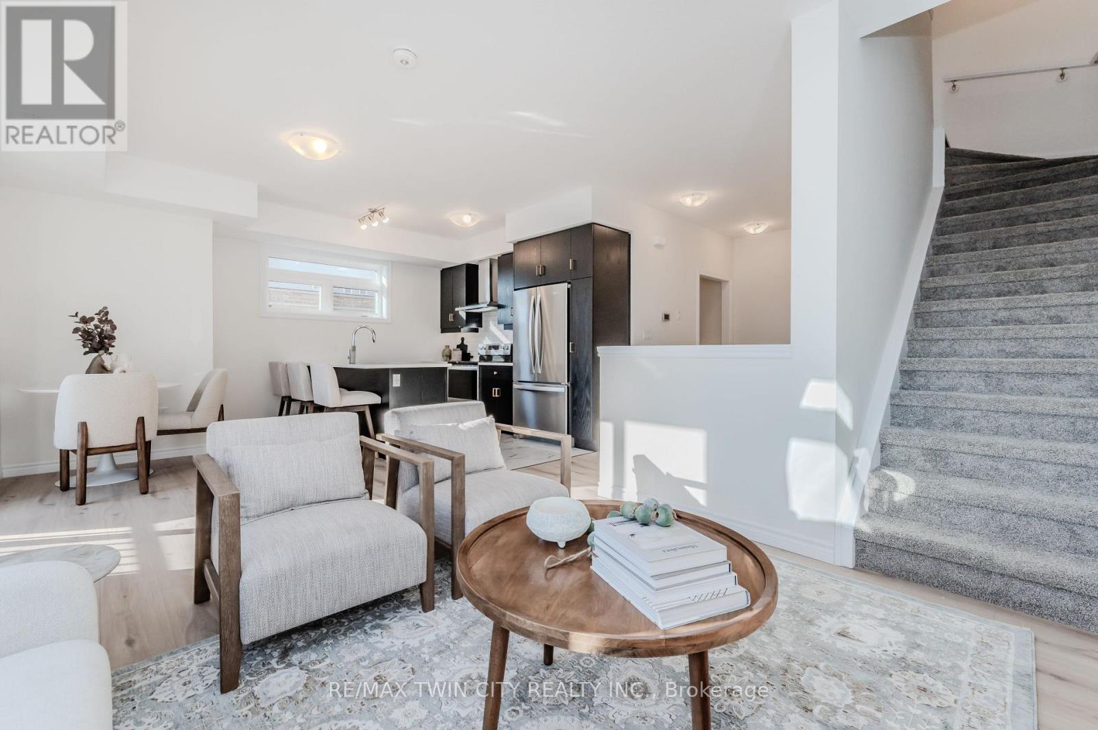 22 Lomond Lane, Kitchener, Ontario  N2R 0T6 - Photo 6 - X13683386