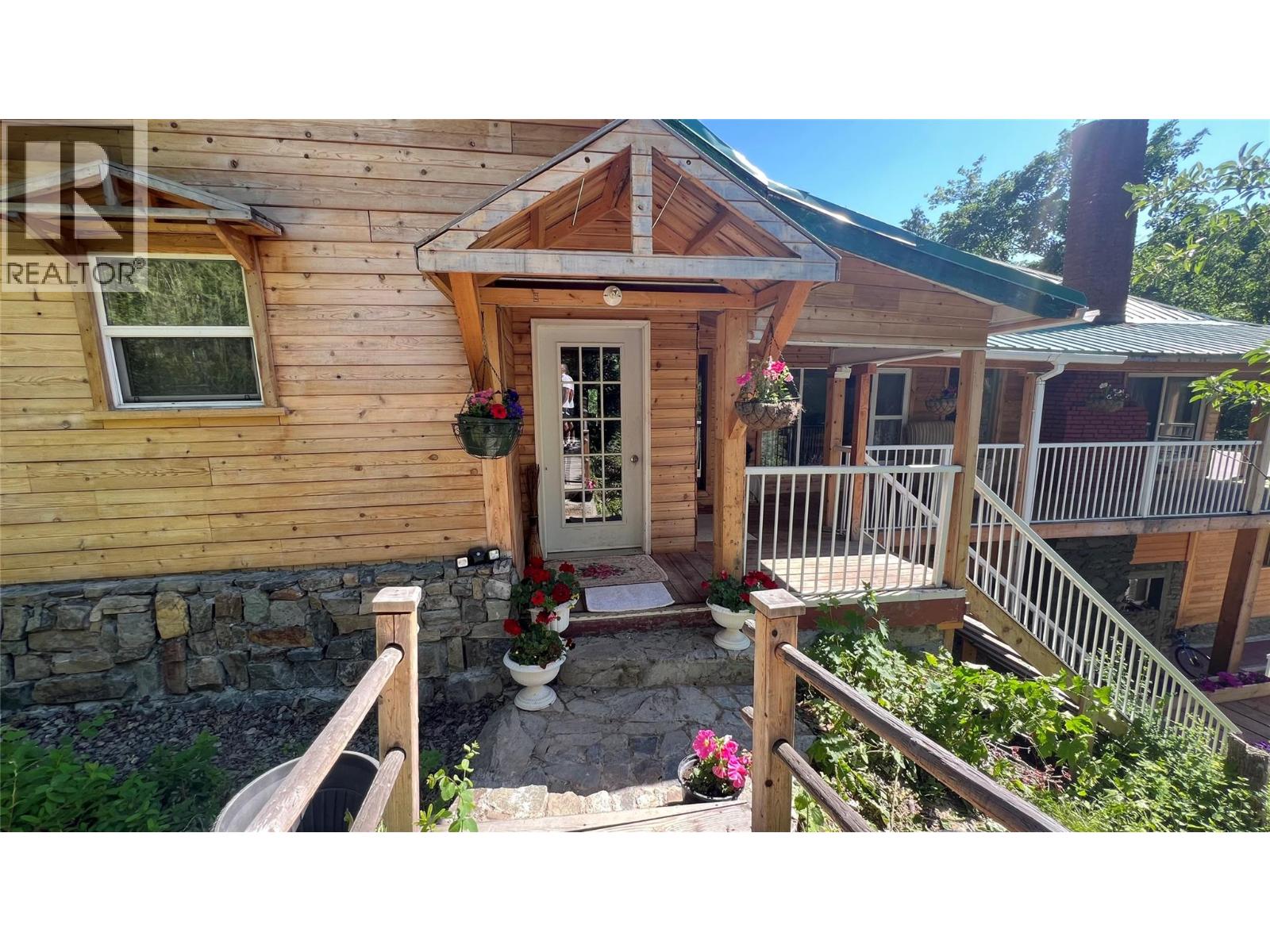 617 Payne Street, Creston, British Columbia  V0B 1G6 - Photo 3 - 10378335