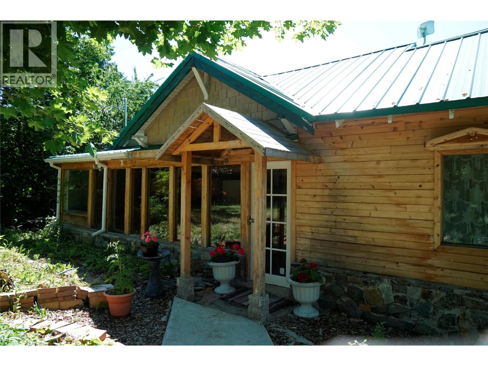 617 Payne Street, Creston, British Columbia