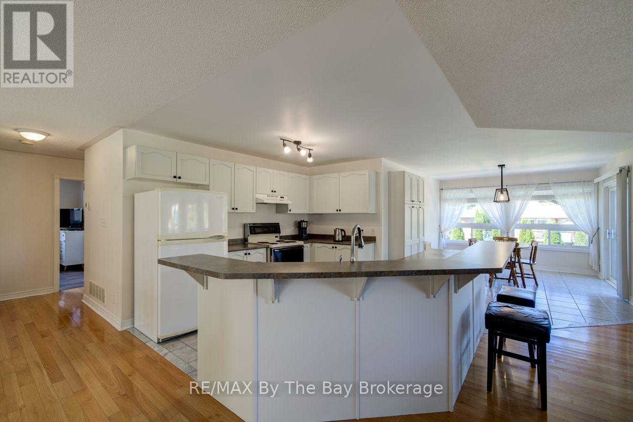 420 Ramblewood Drive, Wasaga Beach, Ontario  L9Z 1P3 - Photo 10 - S13085280