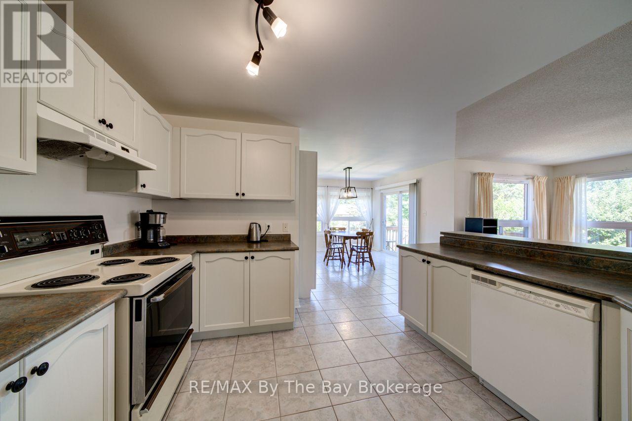 420 Ramblewood Drive, Wasaga Beach, Ontario  L9Z 1P3 - Photo 13 - S13085280