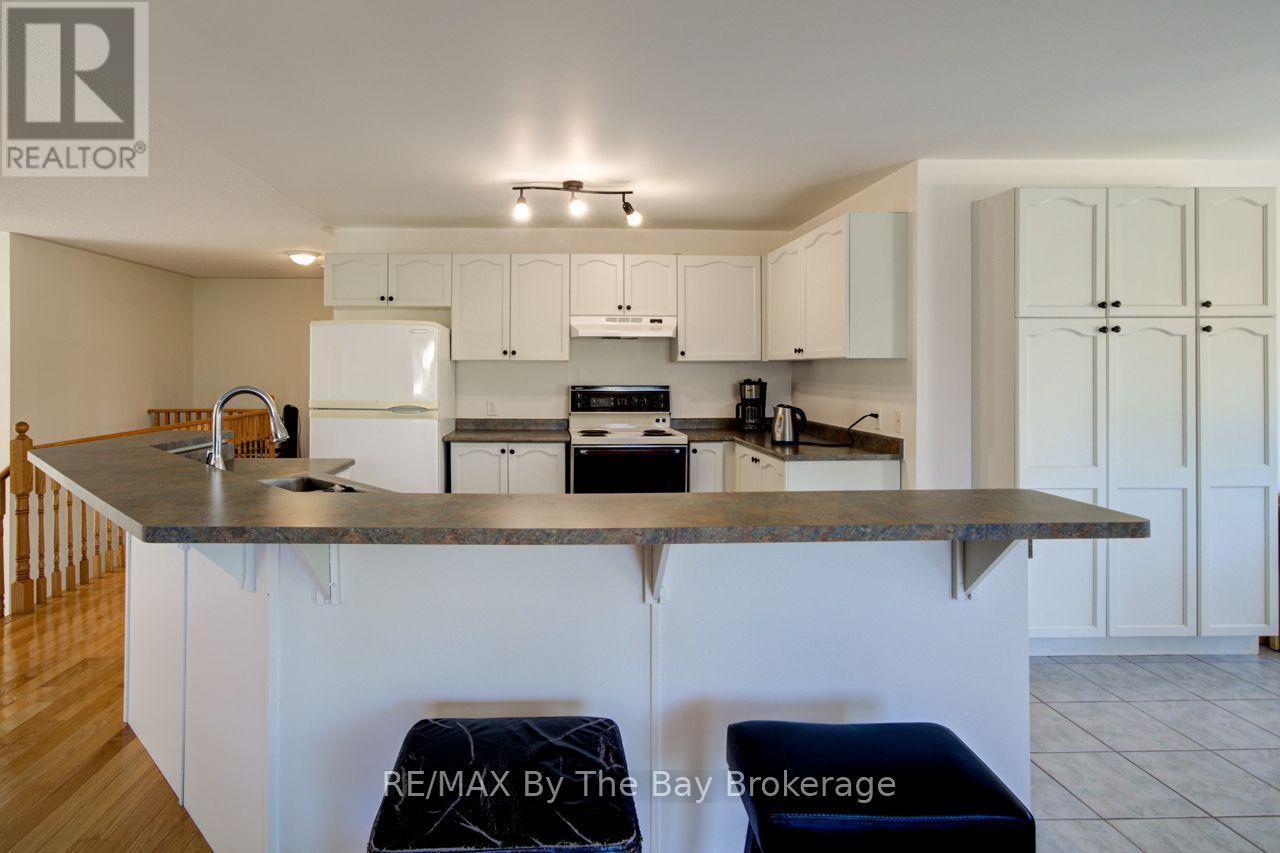 420 Ramblewood Drive, Wasaga Beach, Ontario  L9Z 1P3 - Photo 11 - S13085280