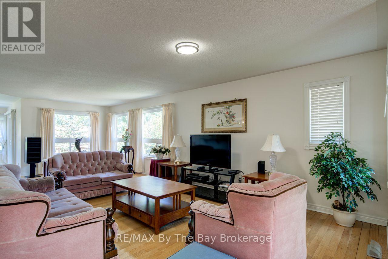 420 Ramblewood Drive, Wasaga Beach, Ontario  L9Z 1P3 - Photo 8 - S13085280