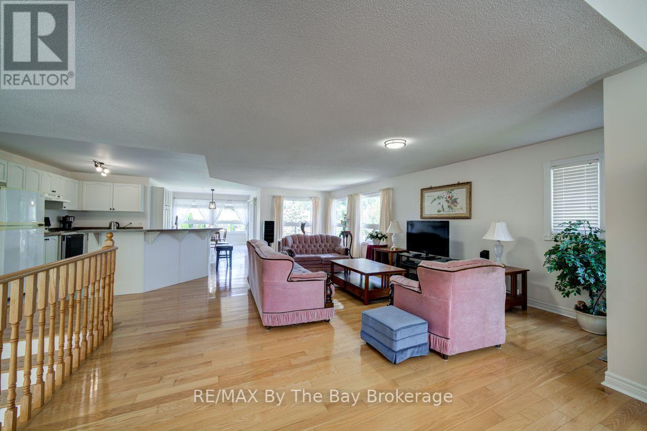 420 Ramblewood Drive, Wasaga Beach, Ontario  L9Z 1P3 - Photo 7 - S13085280
