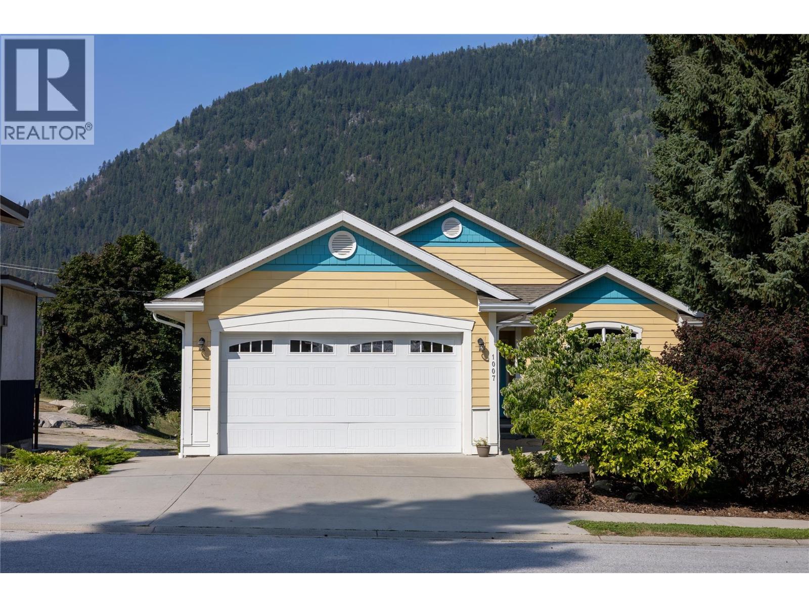 1007 Fourth Street, Nelson, British Columbia  V1L 2T5 - Photo 1 - 10397765
