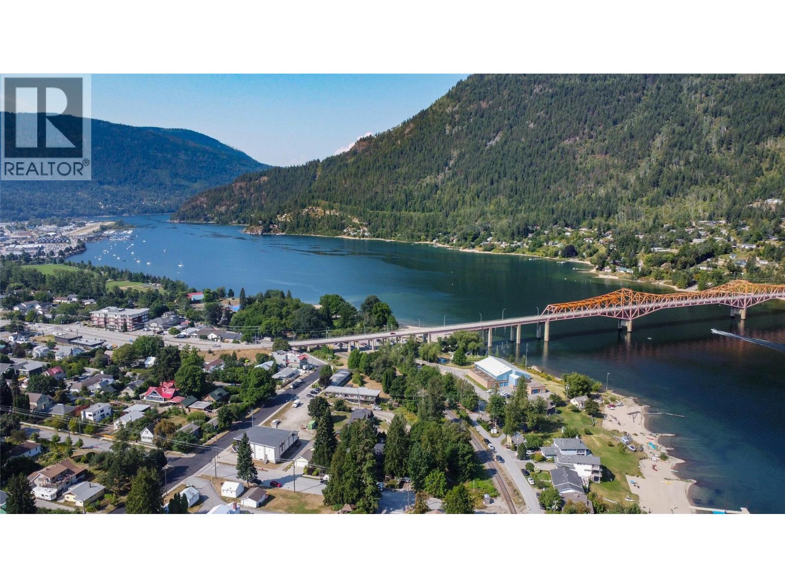 1007 Fourth Street, Nelson, British Columbia  V1L 2T5 - Photo 3 - 10397765