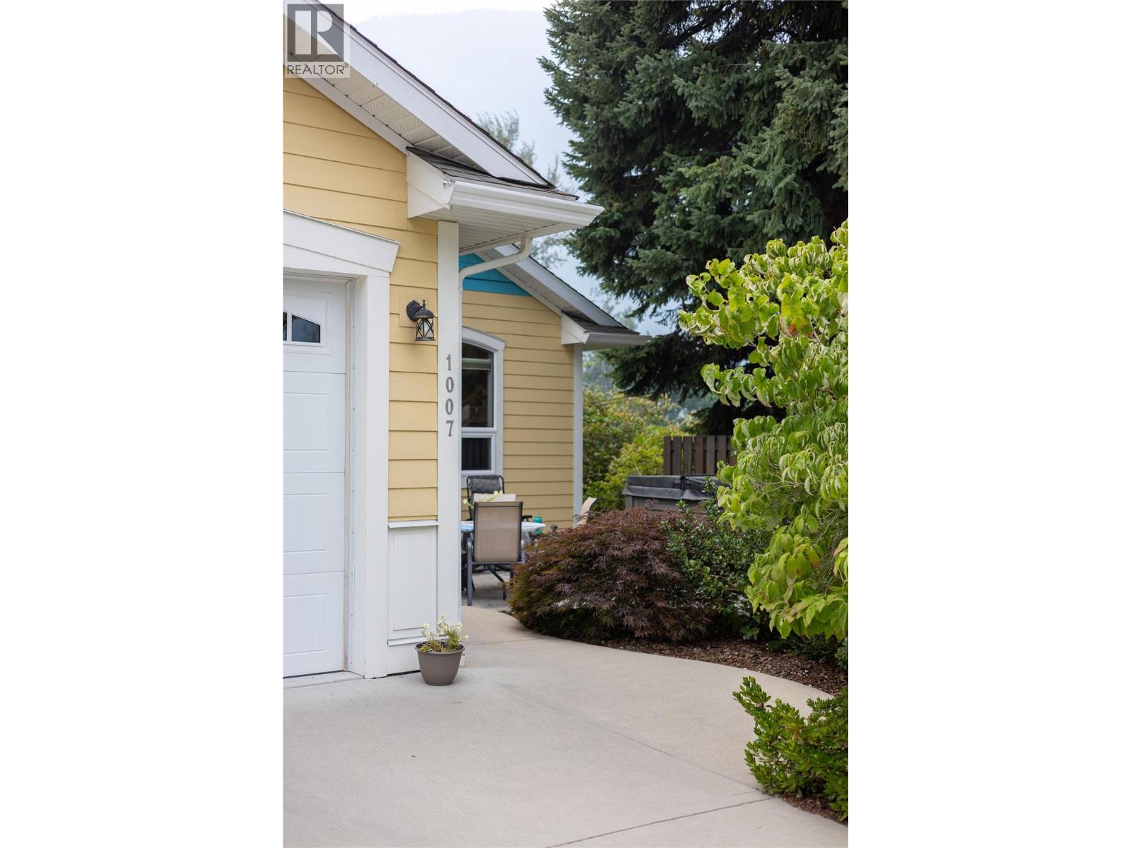 1007 Fourth Street, Nelson, British Columbia  V1L 2T5 - Photo 4 - 10397765