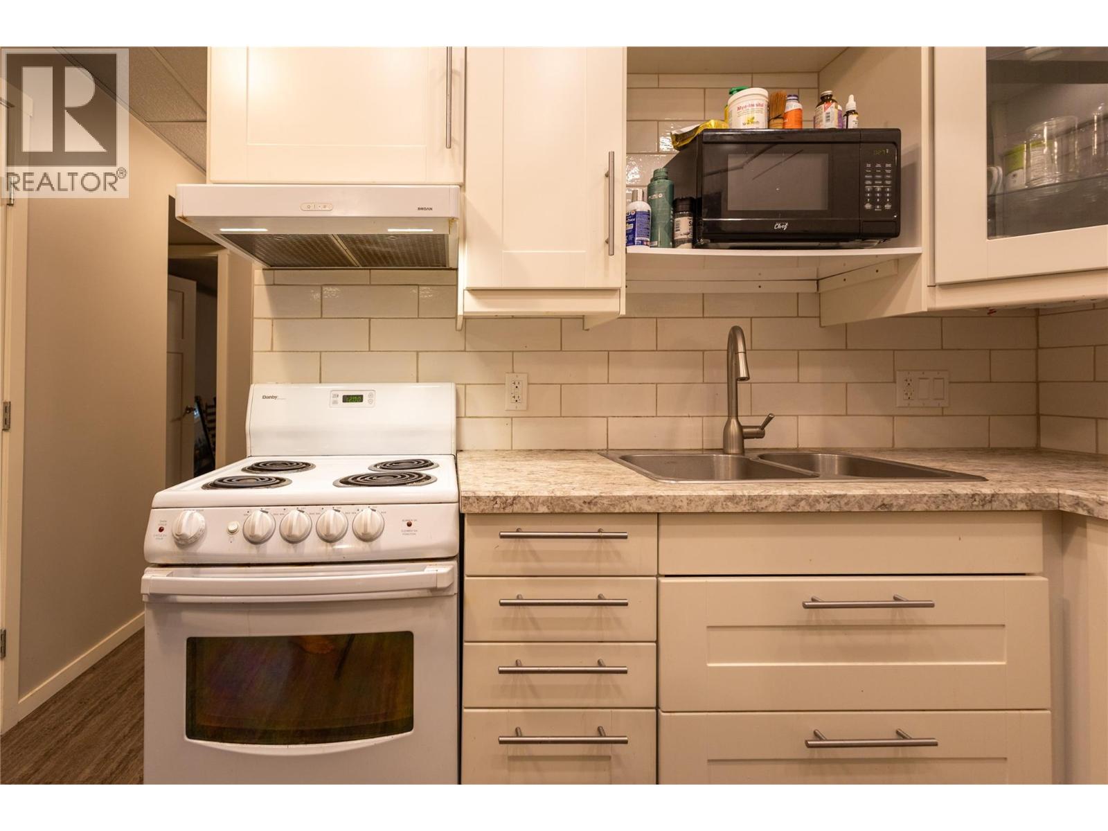 1007 Fourth Street, Nelson, British Columbia  V1L 2T5 - Photo 39 - 10397765