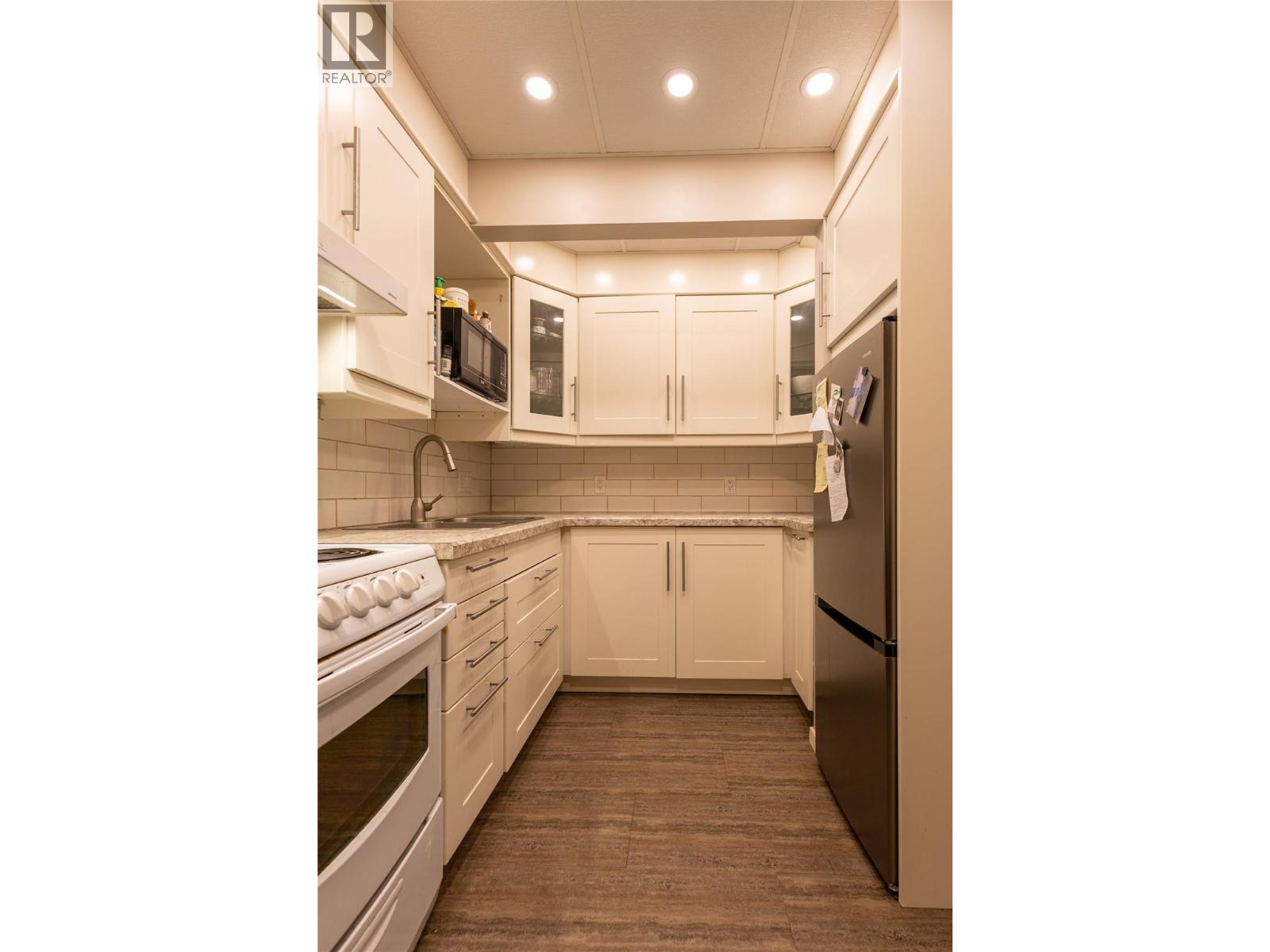 1007 Fourth Street, Nelson, British Columbia  V1L 2T5 - Photo 38 - 10397765