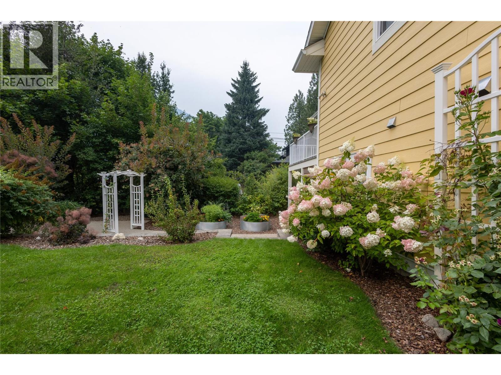 1007 Fourth Street, Nelson, British Columbia  V1L 2T5 - Photo 47 - 10397765