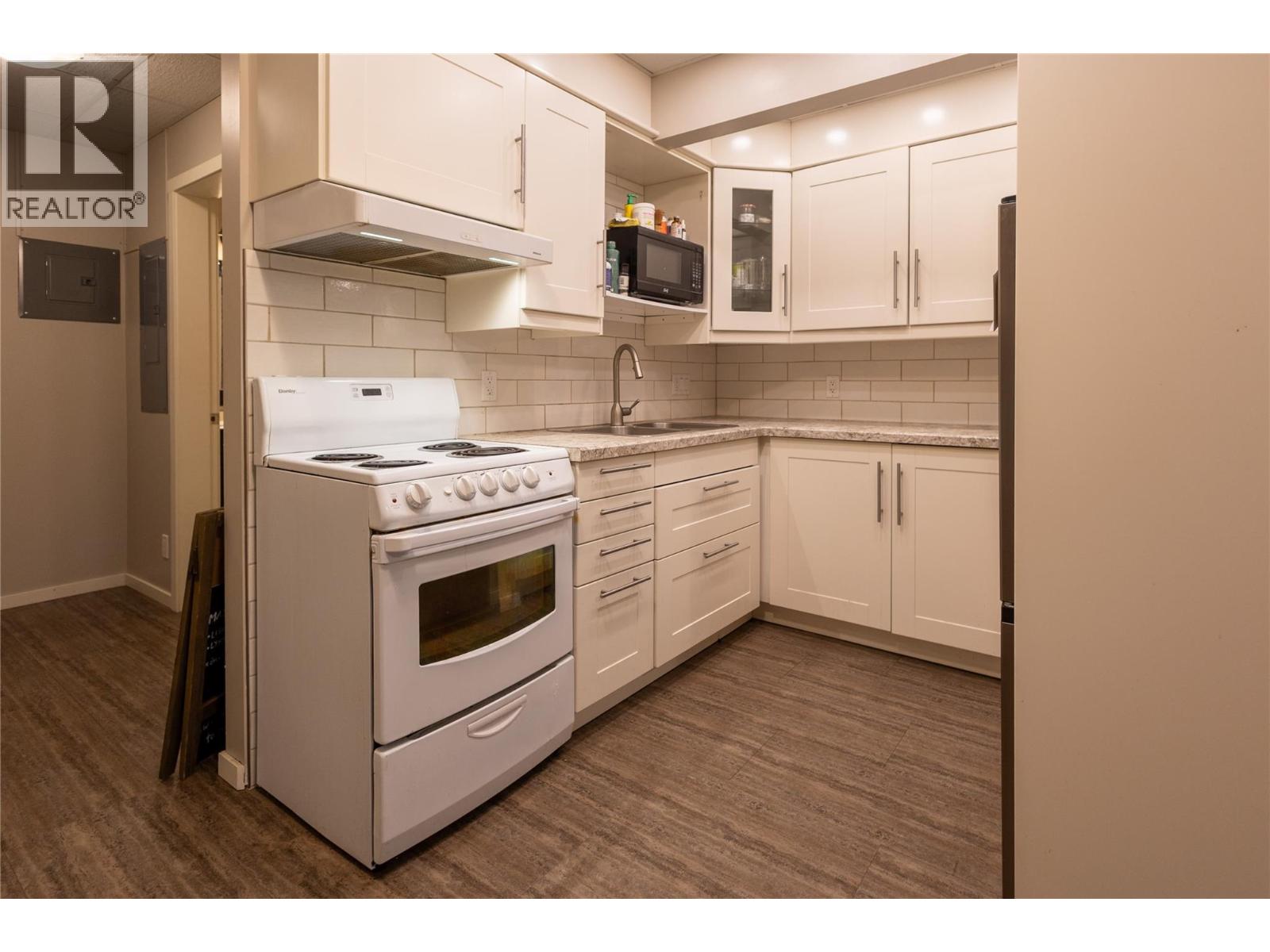 1007 Fourth Street, Nelson, British Columbia  V1L 2T5 - Photo 37 - 10397765