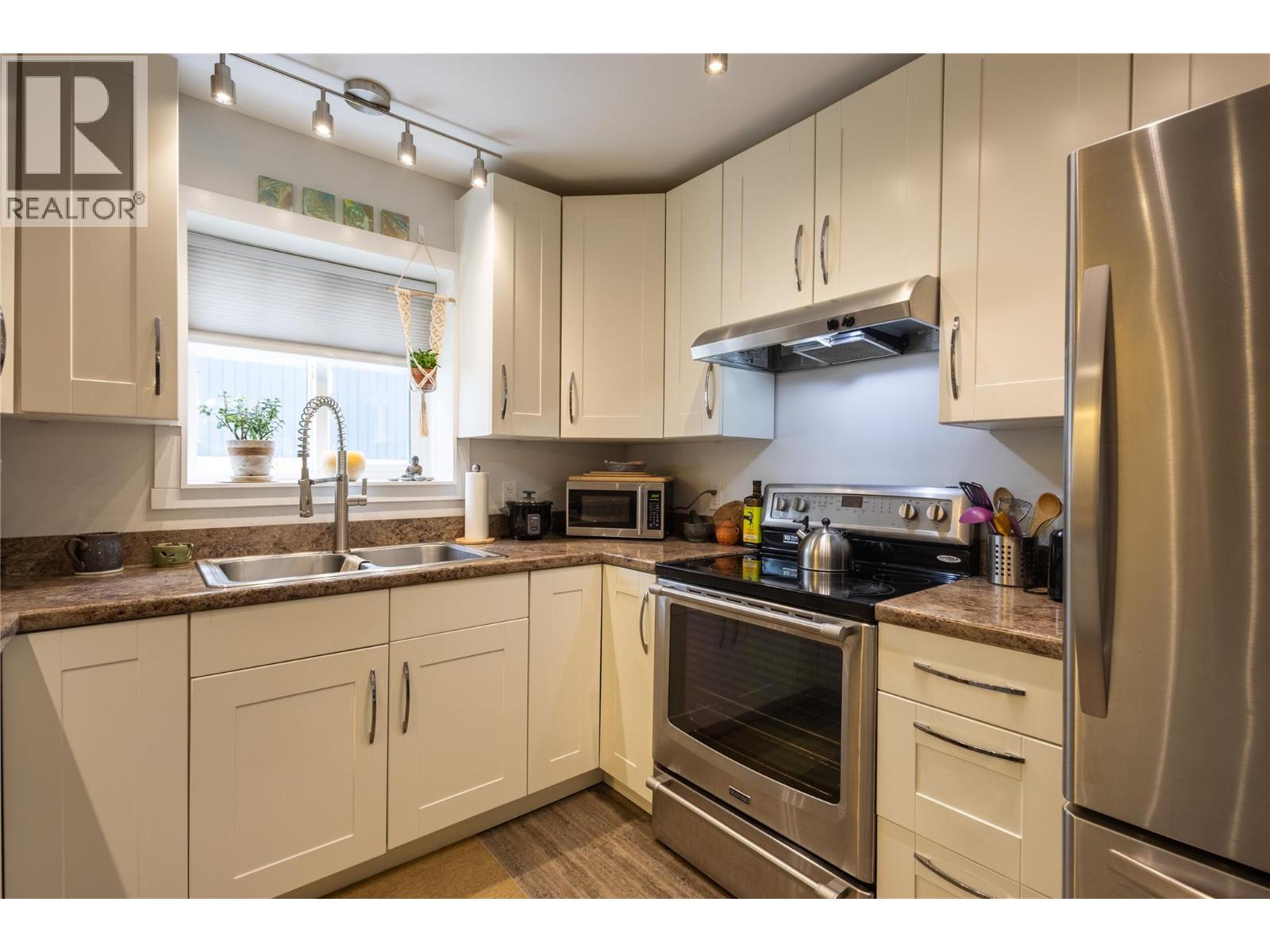 1007 Fourth Street, Nelson, British Columbia  V1L 2T5 - Photo 63 - 10397765