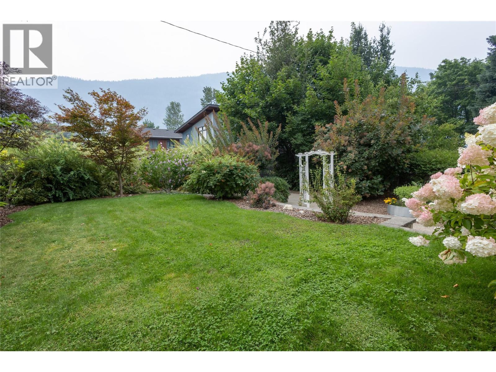 1007 Fourth Street, Nelson, British Columbia  V1L 2T5 - Photo 48 - 10397765