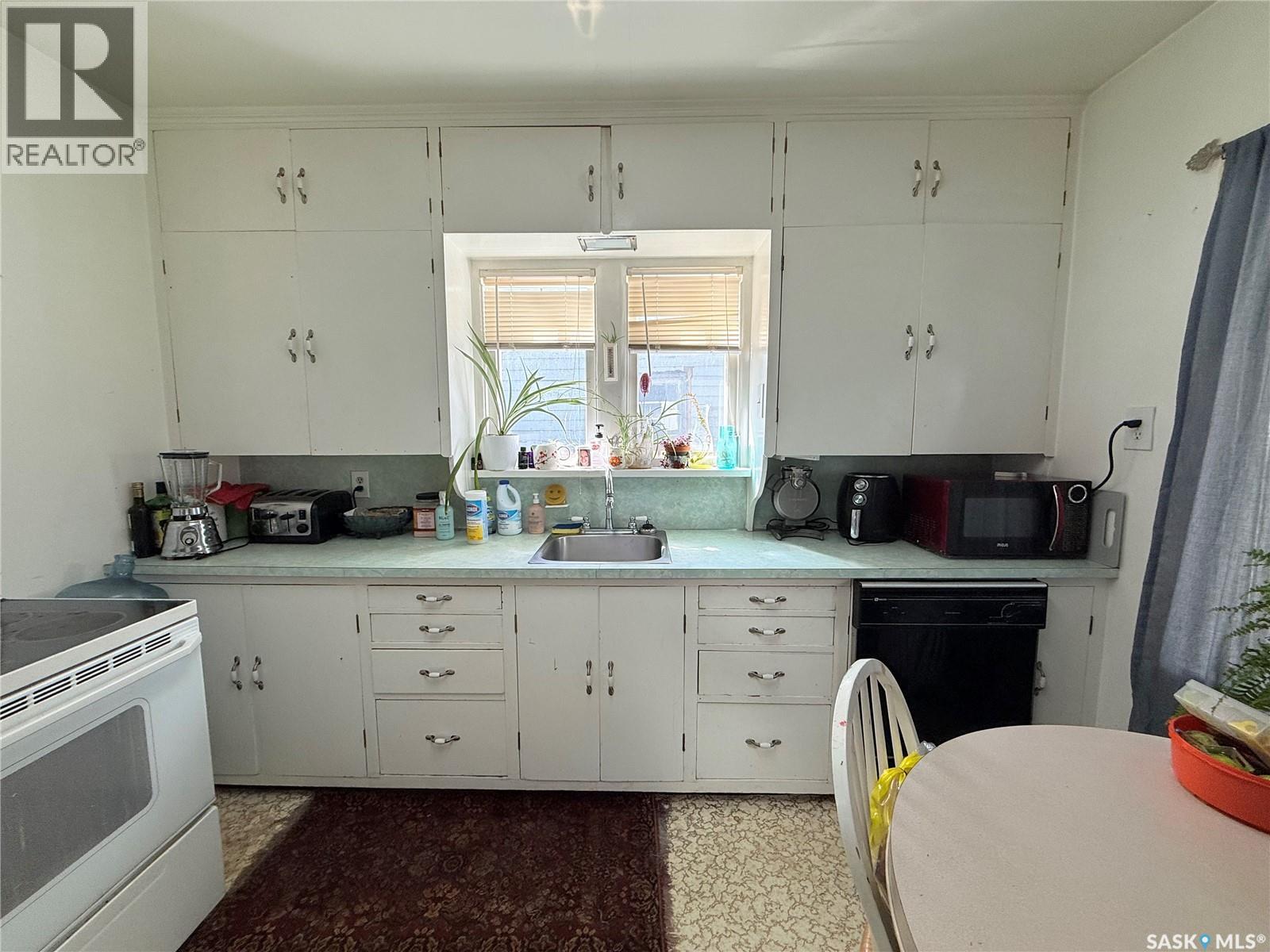 555 2nd Street E, Shaunavon, Saskatchewan  S0N 2M0 - Photo 14 - SK045804