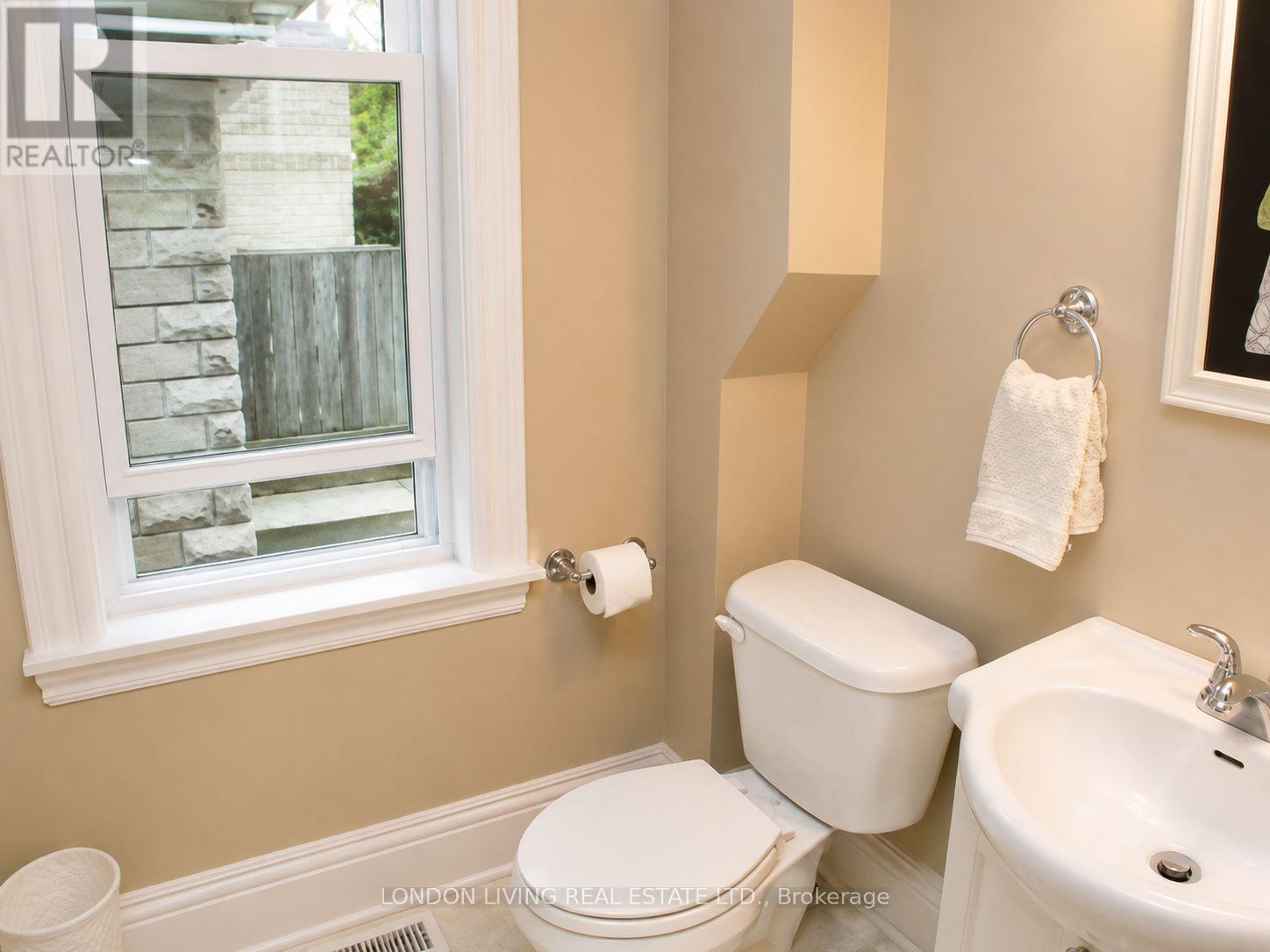 45 Beaconsfield Avenue, London South, Ontario  N6C 1B6 - Photo 10 - X13683538