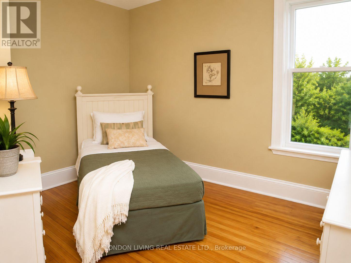 45 Beaconsfield Avenue, London South, Ontario  N6C 1B6 - Photo 12 - X13683538