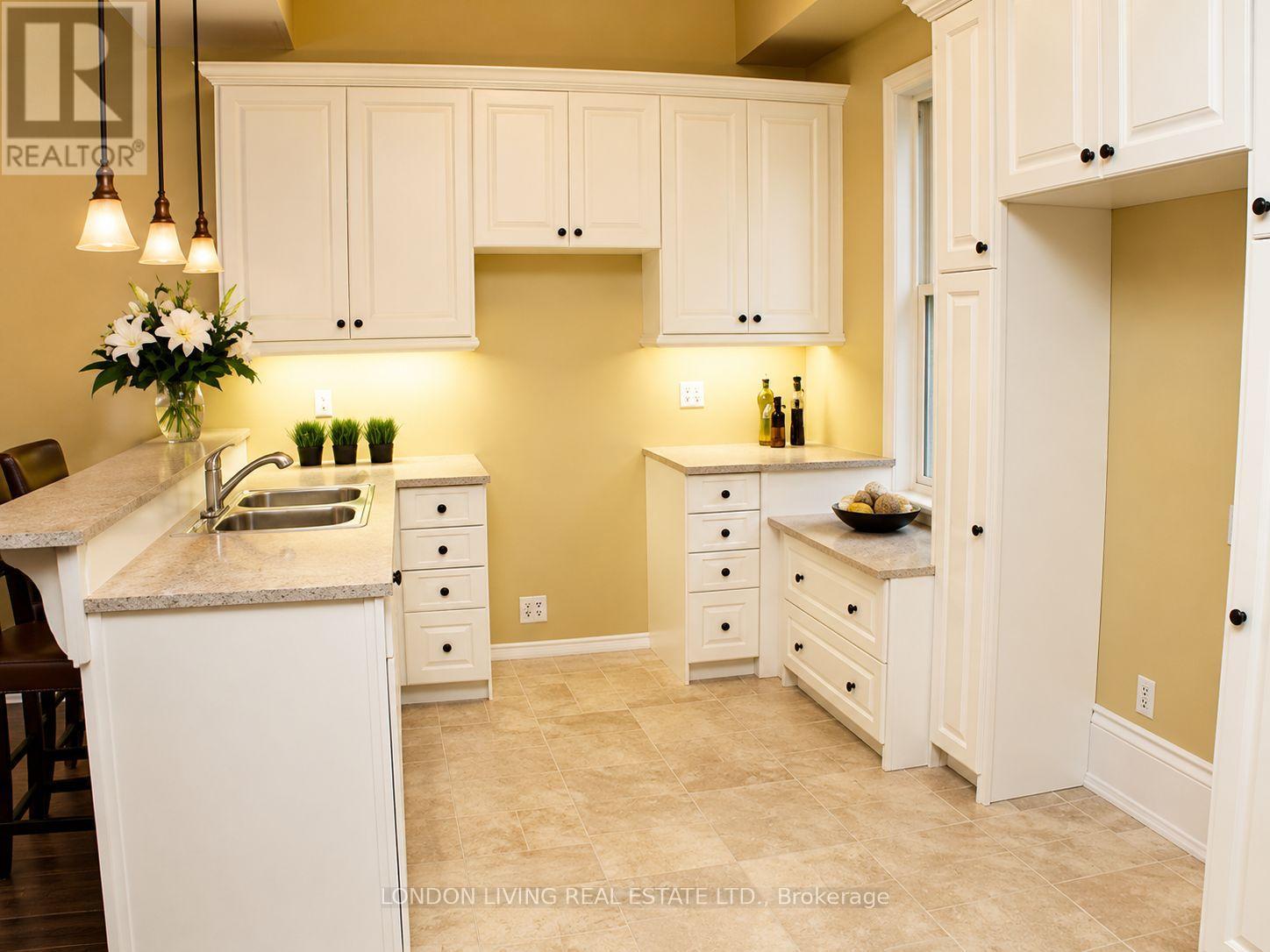 45 Beaconsfield Avenue, London South, Ontario  N6C 1B6 - Photo 5 - X13683538