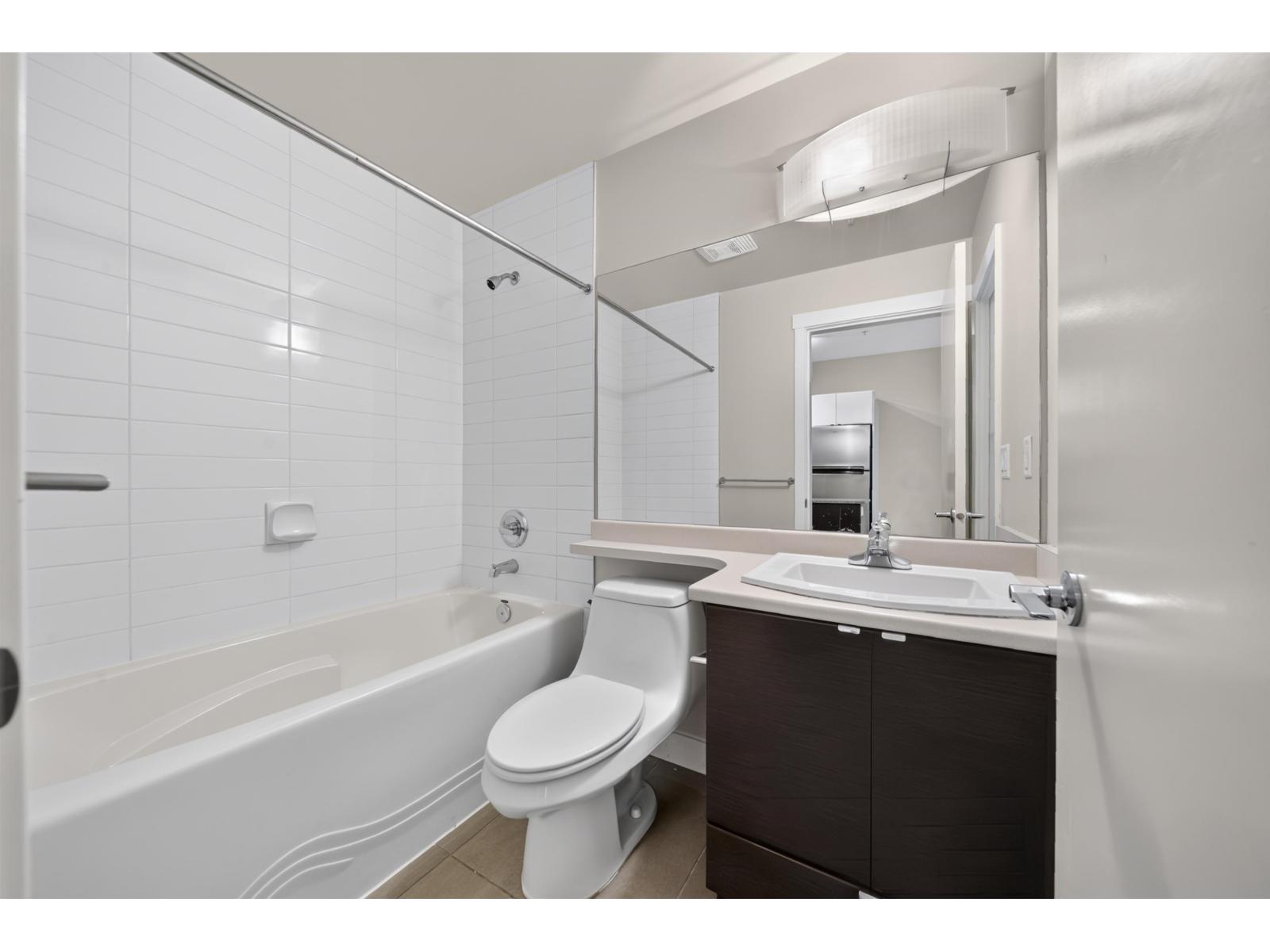 222 13733 107a Avenue, Surrey, British Columbia  V3T 0B7 - Photo 11 - R3156228