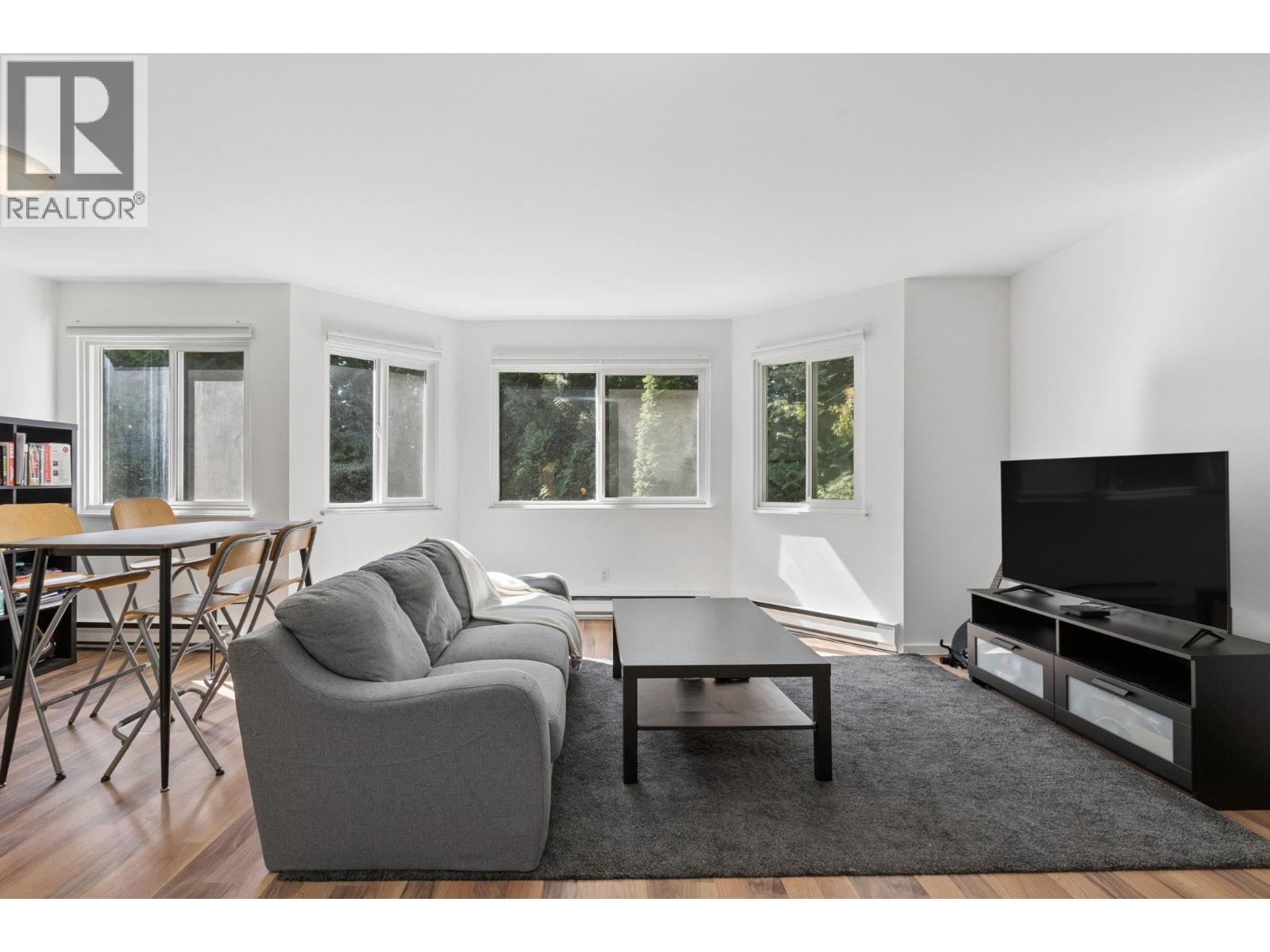 405 9880 Manchester Drive, Burnaby, British Columbia  V3N 4R3 - Photo 2 - R3156238