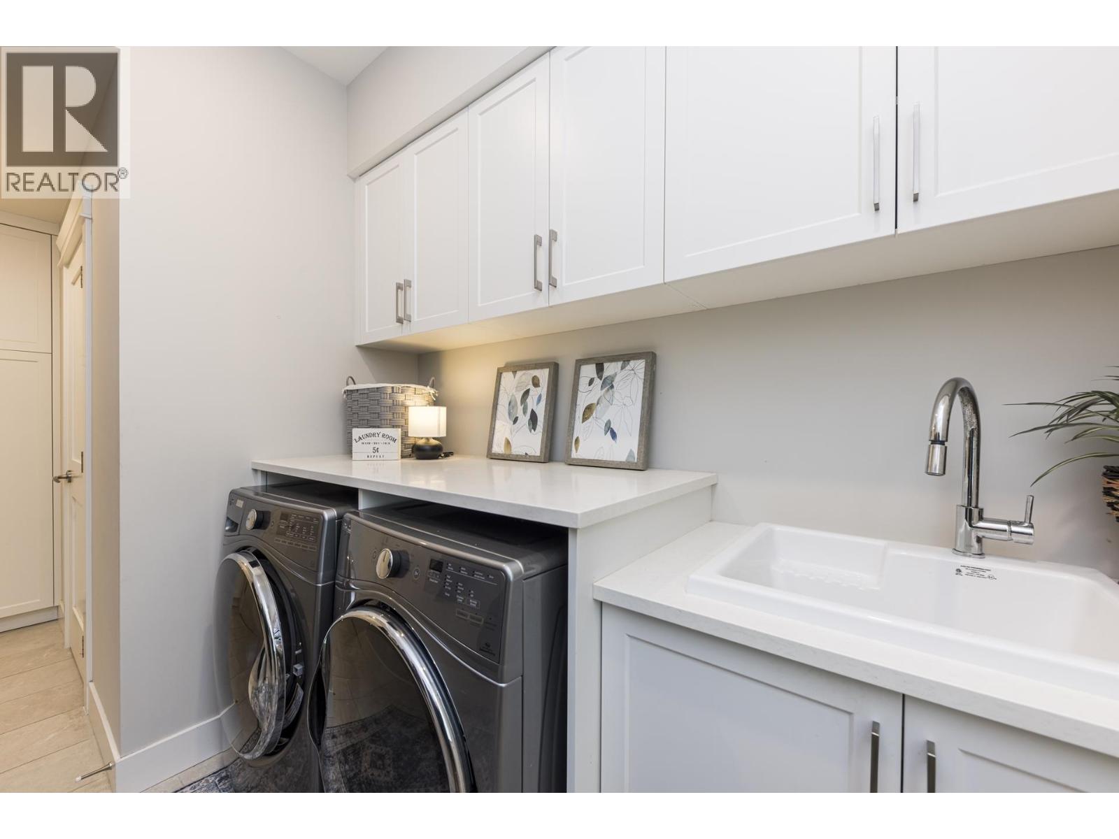 842 W 20th Street, North Vancouver, British Columbia  V7P 2B4 - Photo 8 - R3156247