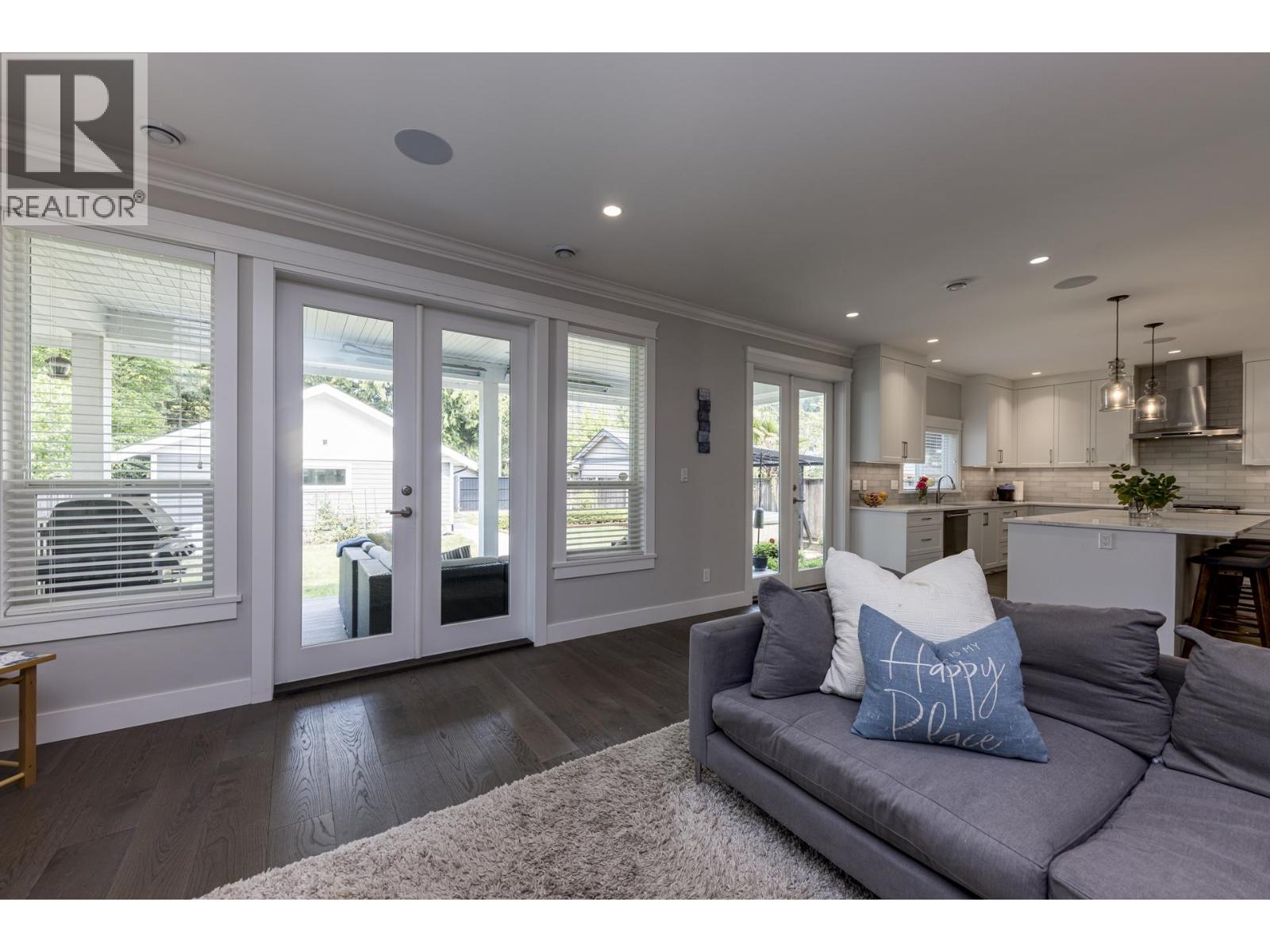 842 W 20th Street, North Vancouver, British Columbia  V7P 2B4 - Photo 9 - R3156247