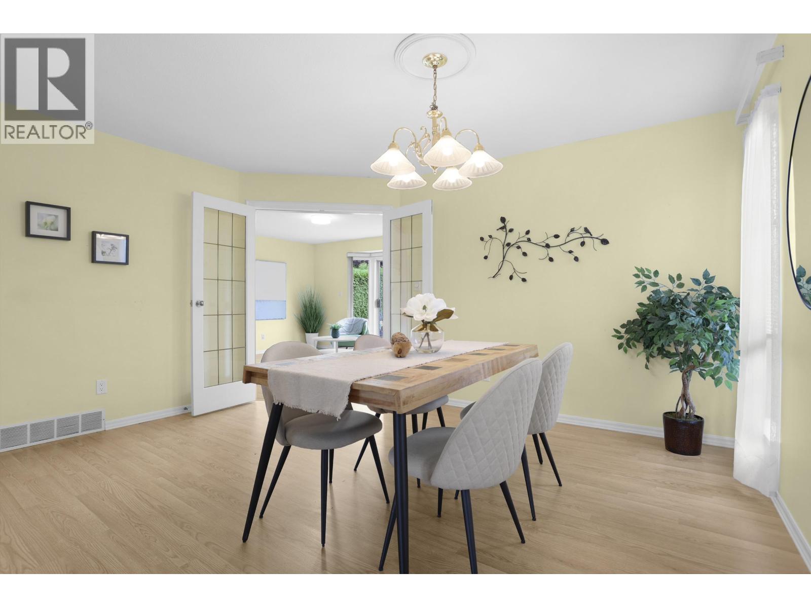 23439 Nightingale Avenue, Maple Ridge, British Columbia  V2X 9M2 - Photo 5 - R3156254