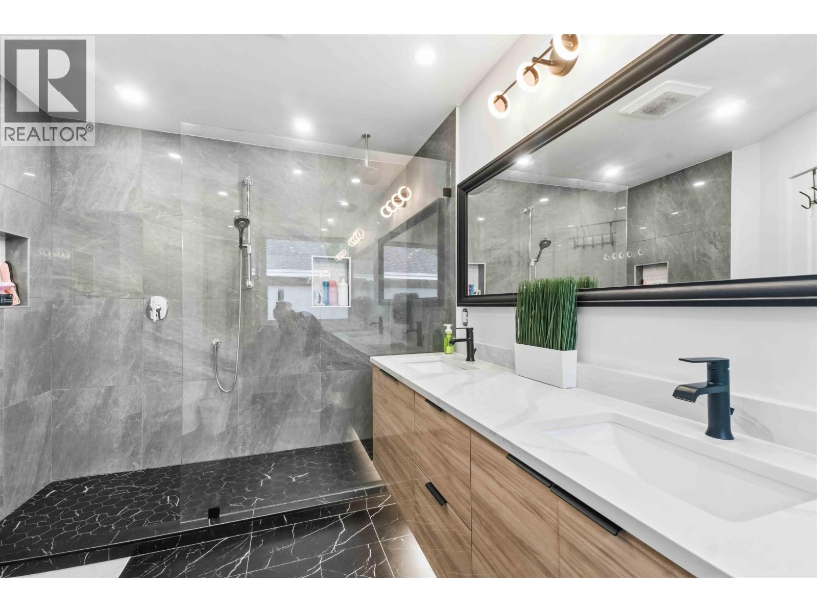 313 3000 Riverbend Drive, Coquitlam, British Columbia  V3C 6R1 - Photo 24 - R3156255