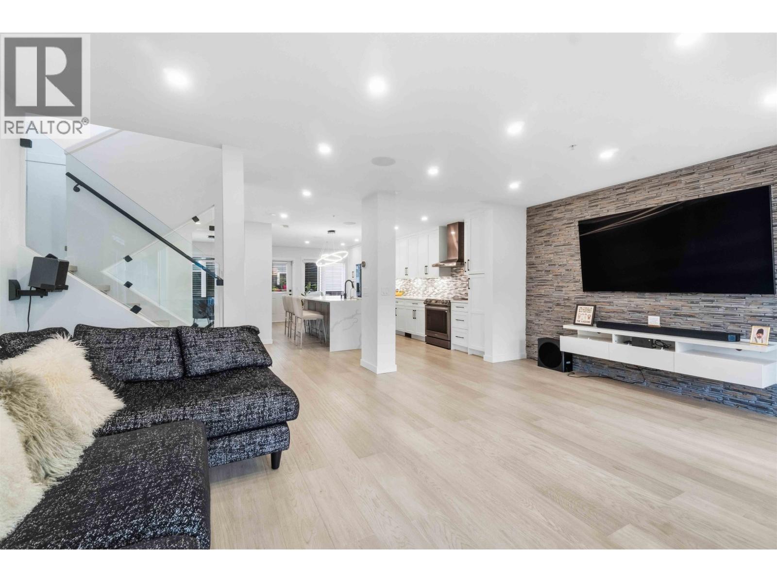 313 3000 Riverbend Drive, Coquitlam, British Columbia  V3C 6R1 - Photo 7 - R3156255