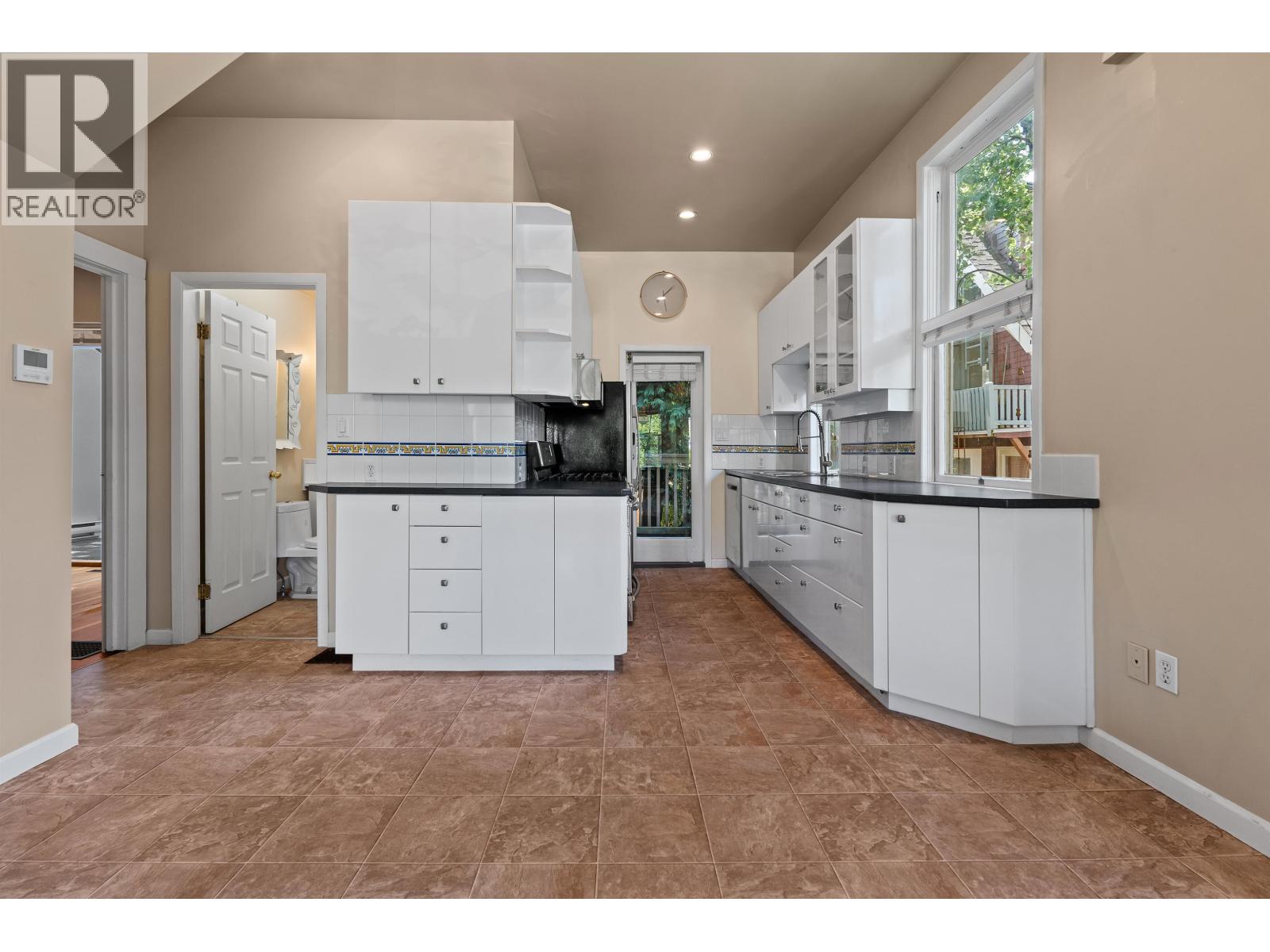 2656 W 3rd Avenue, Vancouver, British Columbia V6K 1M3 - Photo 3 - R3156271