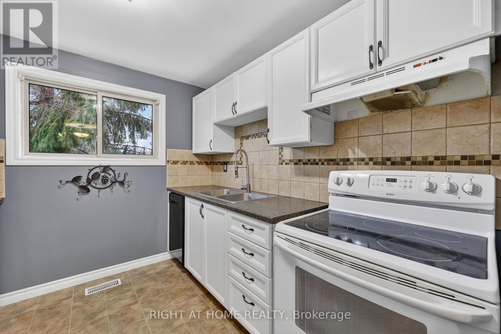 10 - 32 Sawmill Road, Barrie, Ontario  L4N 6X3 - Photo 14 - S13435758