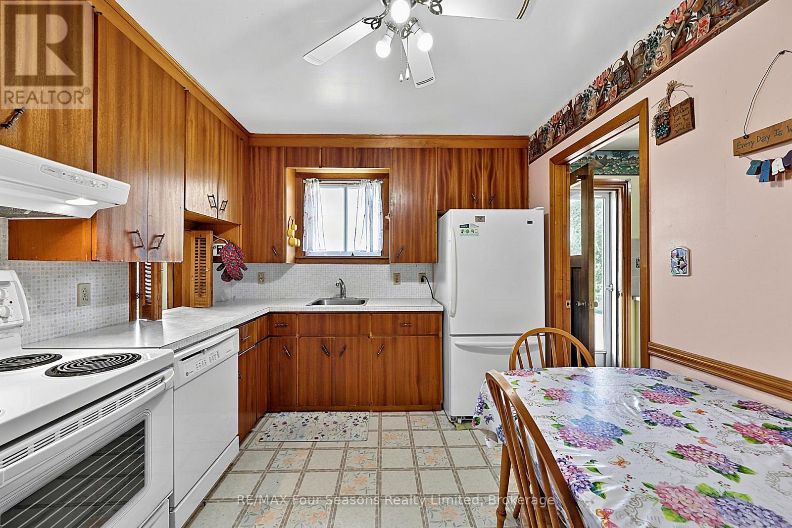 2140 5th Concession N, Clearview, Ontario  L0M 1S0 - Photo 2 - S13683500
