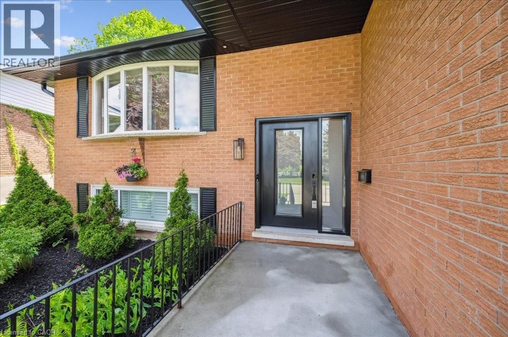 303 Martindale Crescent, Waterloo, Ontario  N2L 4M8 - Photo 5 - 40856320