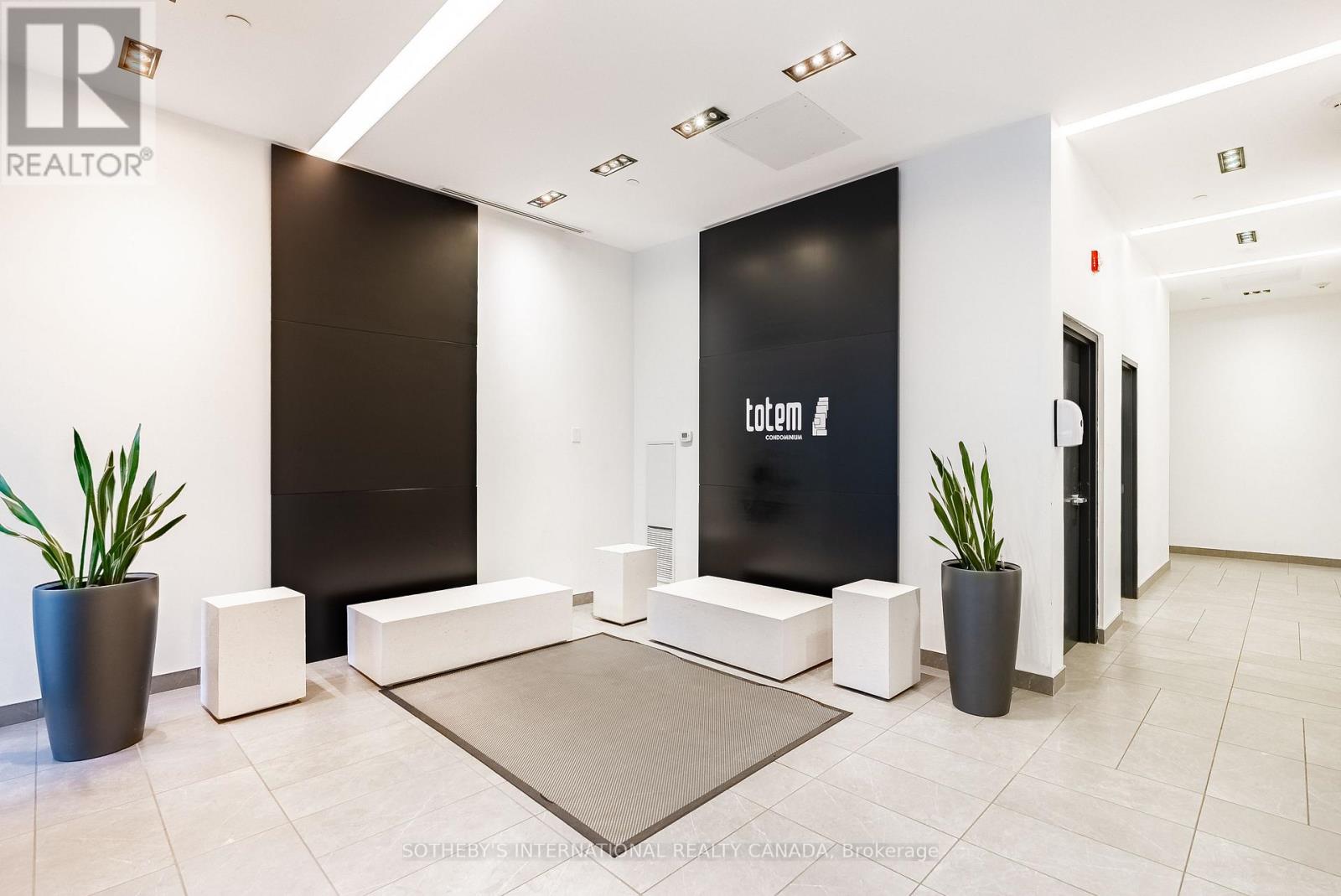 302 - 17 Dundonald Street, Toronto, Ontario  M4Y 1K3 - Photo 3 - C13683504