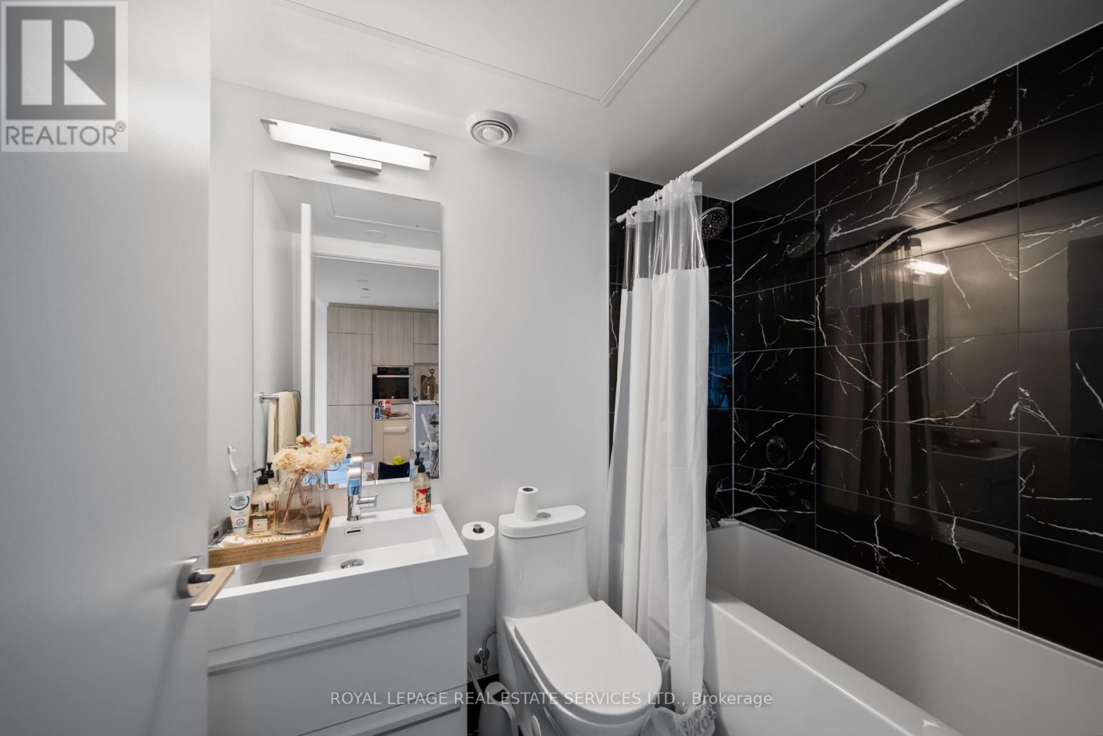 4207 - 39 Roehampton Avenue, Toronto, Ontario  M4P 0G1 - Photo 11 - C13683560