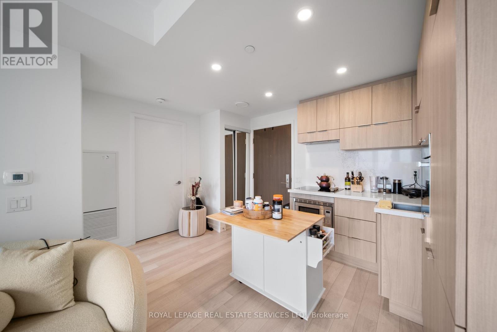 4207 - 39 Roehampton Avenue, Toronto, Ontario  M4P 0G1 - Photo 2 - C13683560