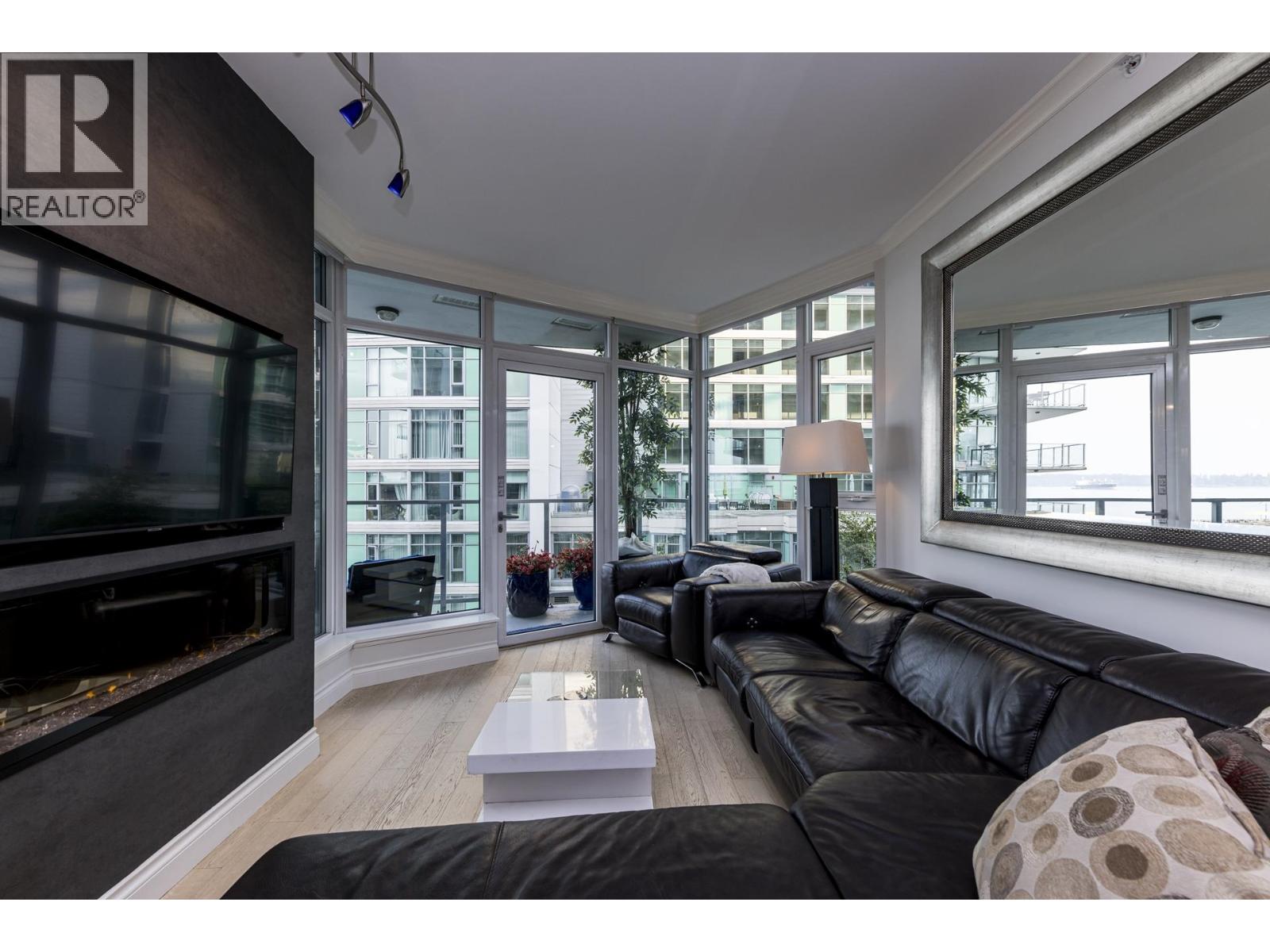 303 199 Victory Ship Way, North Vancouver, British Columbia  V7L 0E2 - Photo 8 - R3156232