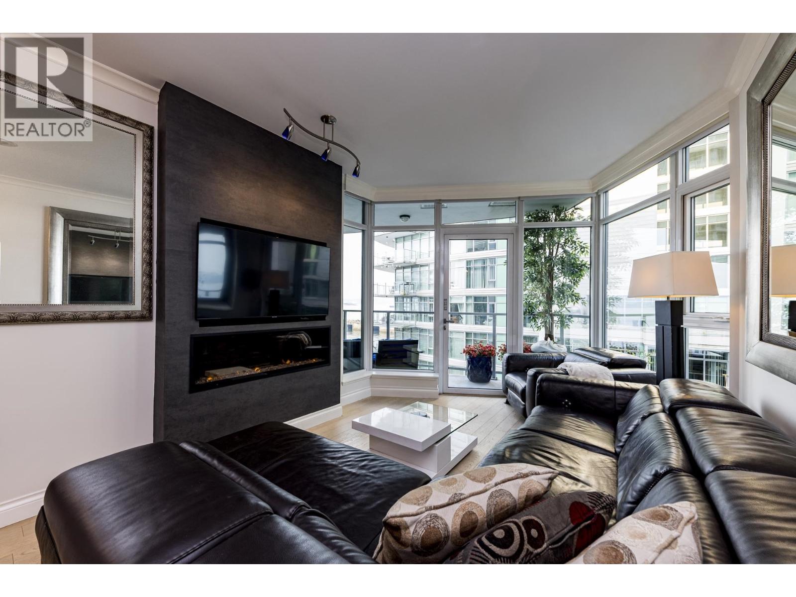 303 199 Victory Ship Way, North Vancouver, British Columbia  V7L 0E2 - Photo 6 - R3156232