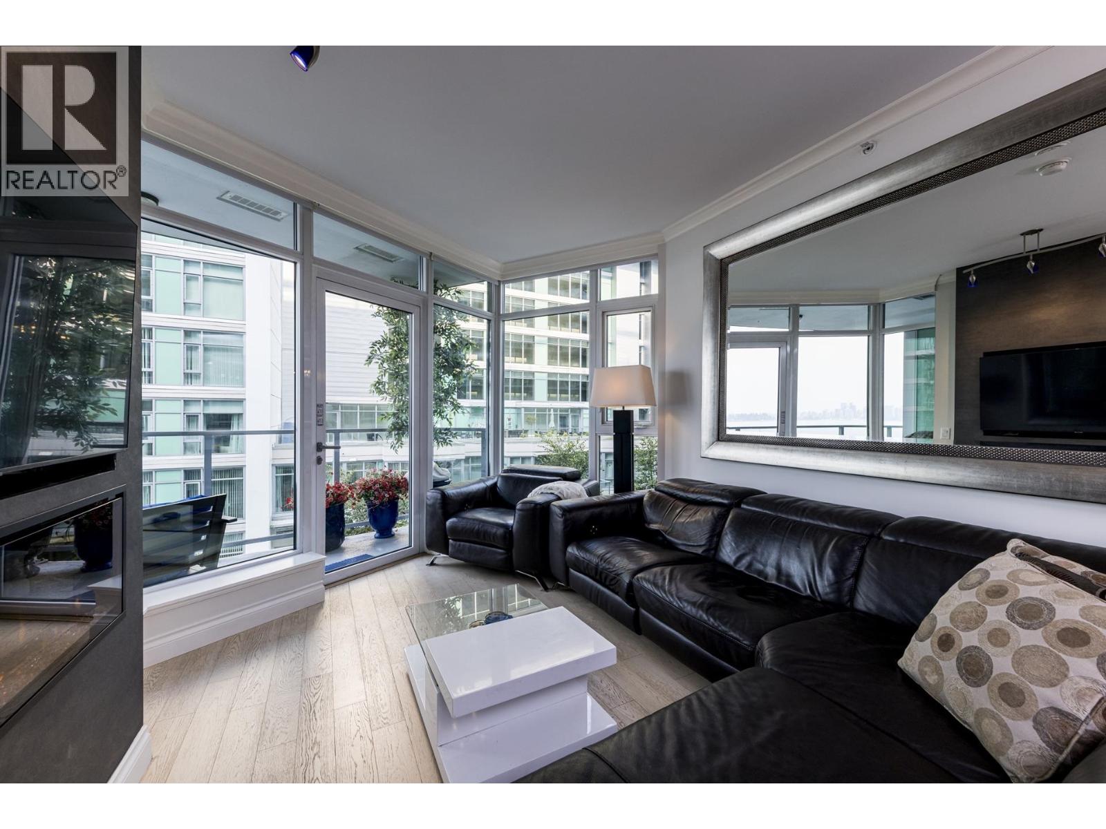 303 199 Victory Ship Way, North Vancouver, British Columbia  V7L 0E2 - Photo 7 - R3156232