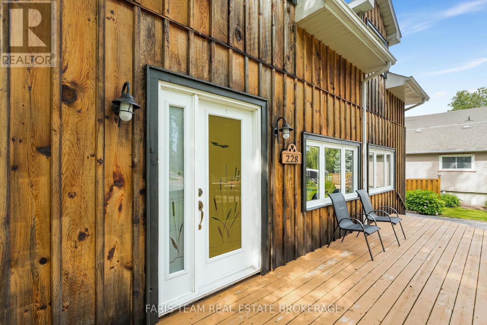 228 Bayshore Road, Innisfil, Ontario  L0L 1K0 - Photo 3 - N13683534
