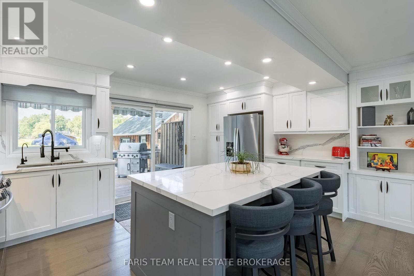 228 Bayshore Road, Innisfil, Ontario  L0L 1K0 - Photo 5 - N13683534