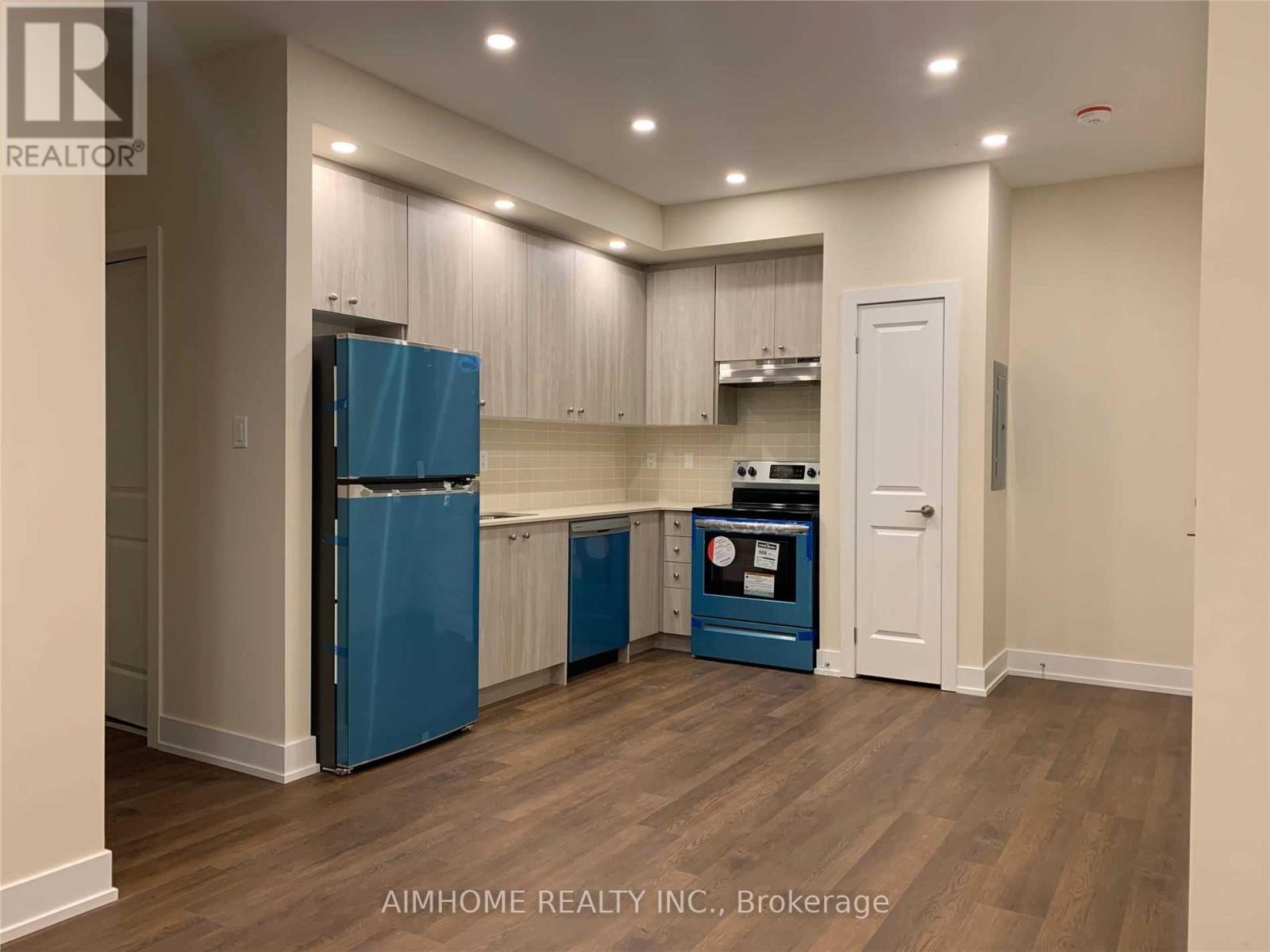 17 - 1 Bond Crescent, Richmond Hill, Ontario  L4E 3K2 - Photo 2 - N13683558
