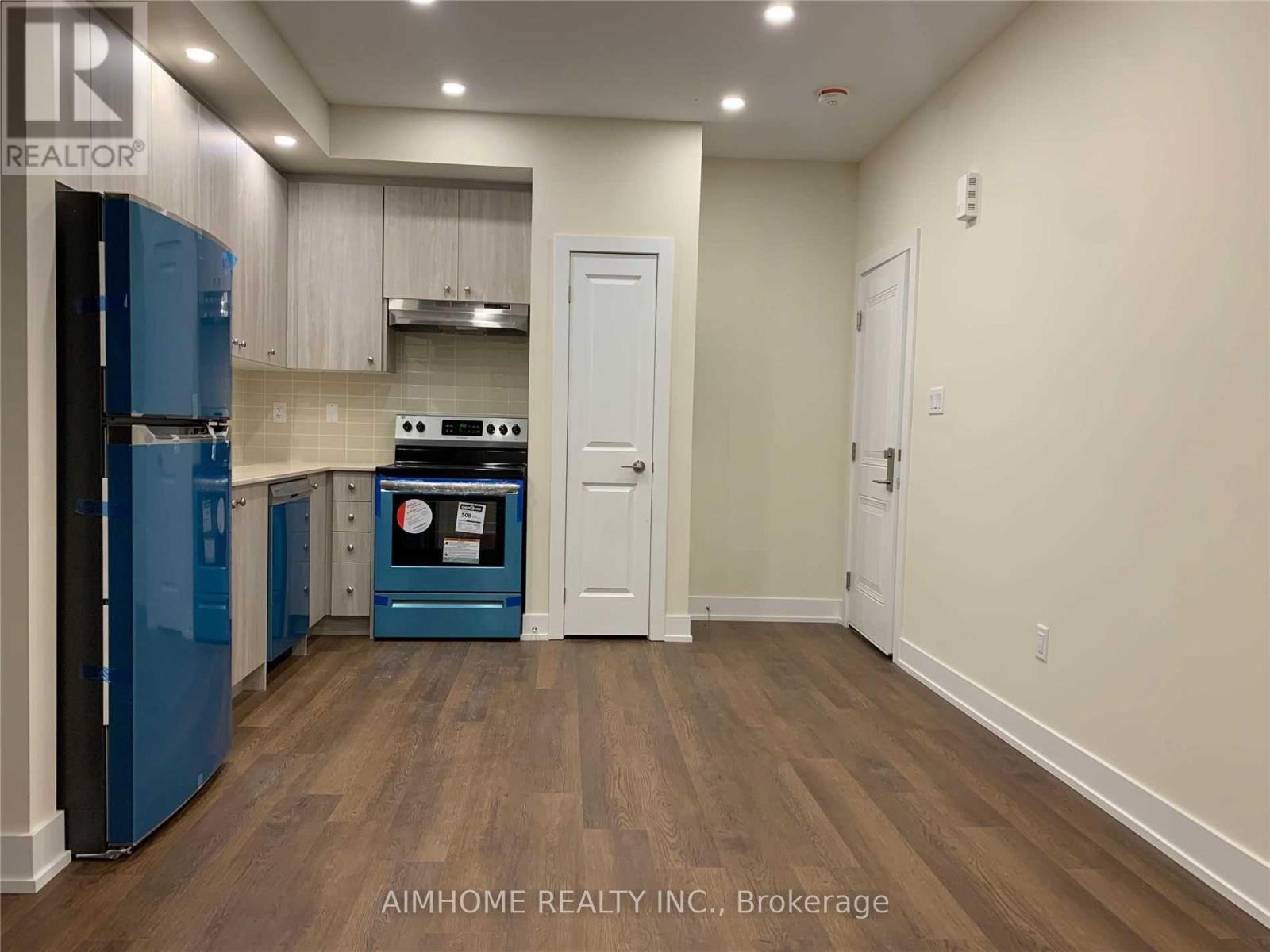 17 - 1 Bond Crescent, Richmond Hill, Ontario  L4E 3K2 - Photo 3 - N13683558