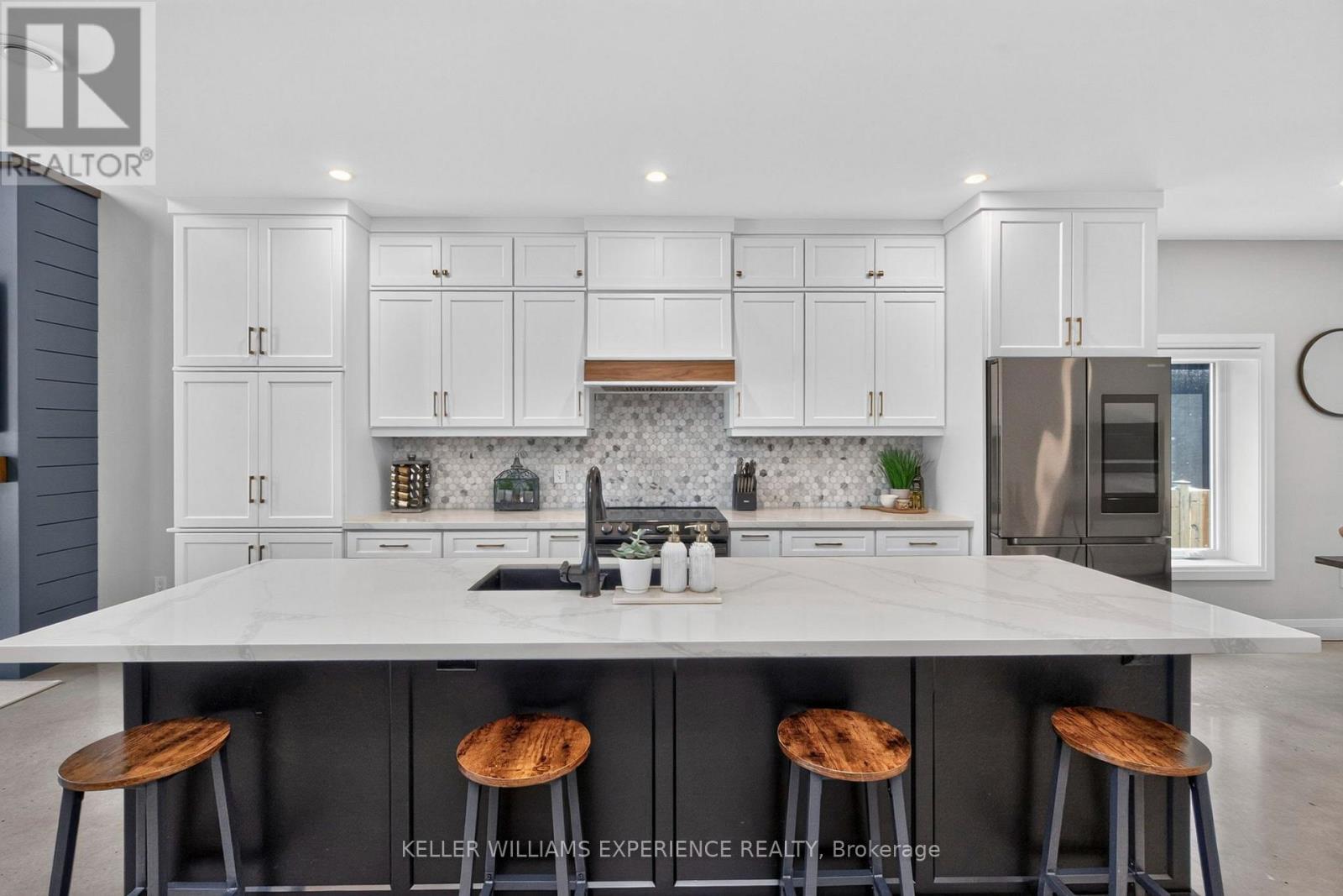 3134 Goldstein Road, Severn (West Shore), Ontario  L0K 2B0 - Photo 14 - S13683524