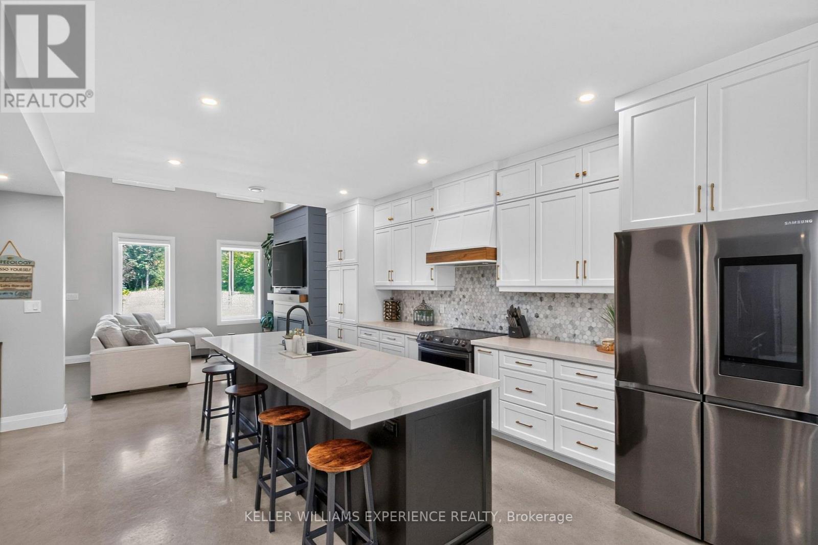 3134 Goldstein Road, Severn (West Shore), Ontario  L0K 2B0 - Photo 15 - S13683524