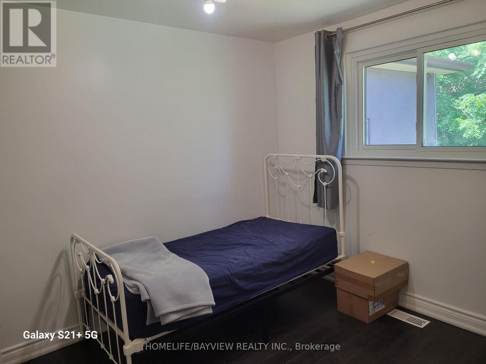 68 Broadoaks(Main Floor Only) Drive, Toronto, Ontario  M3J 1E4 - Photo 11 - W13683498