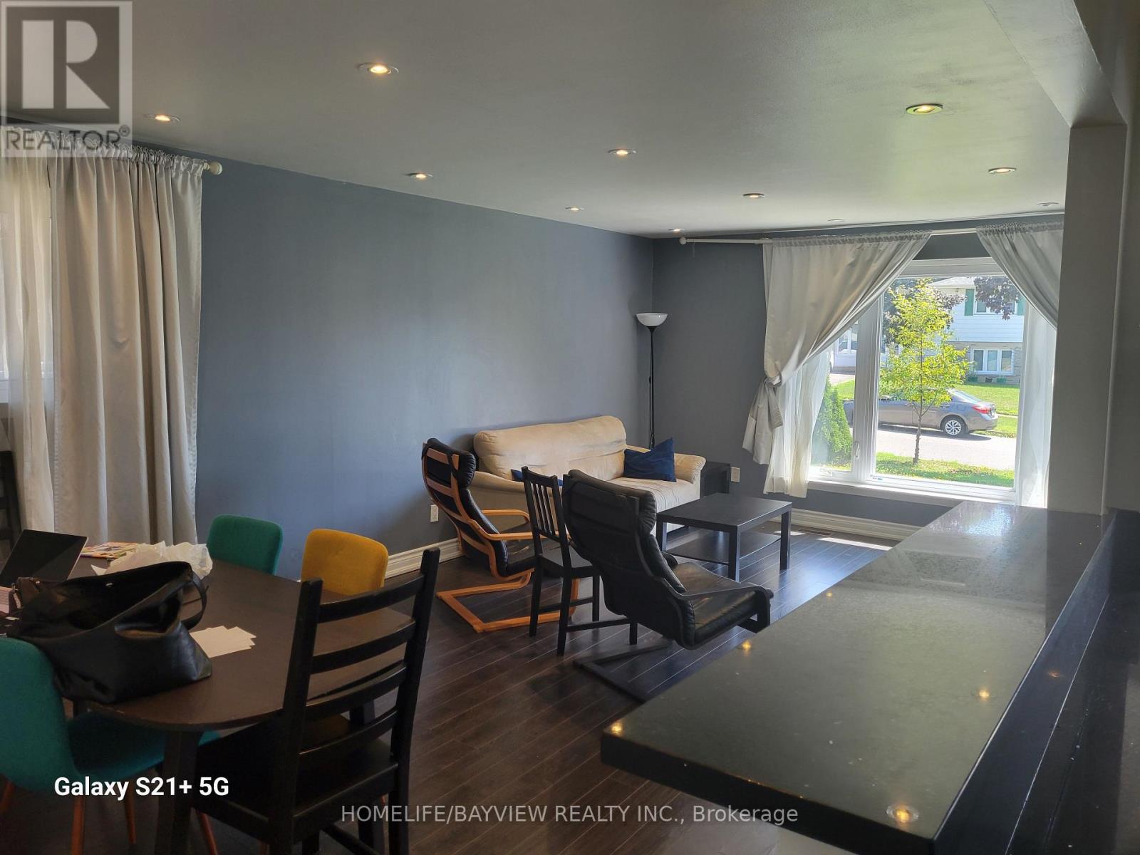 68 Broadoaks(Main Floor Only) Drive, Toronto, Ontario  M3J 1E4 - Photo 5 - W13683498